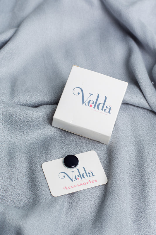 Simple magnetic pin in black - secure no-pin fabric clasp | Velda Store