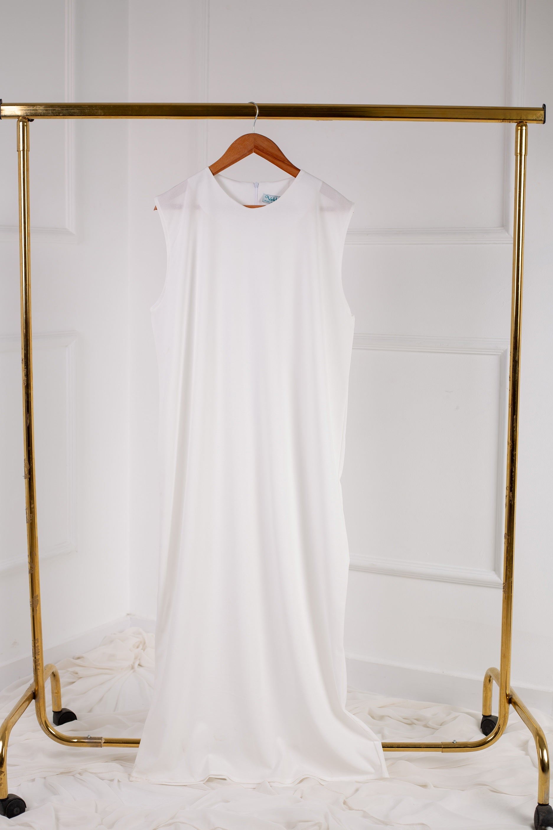 Basic Dress white is the perfect mix of comfort and ease. Made from breathable linen fabric, it drapes nicely for a relaxed yet stylish look