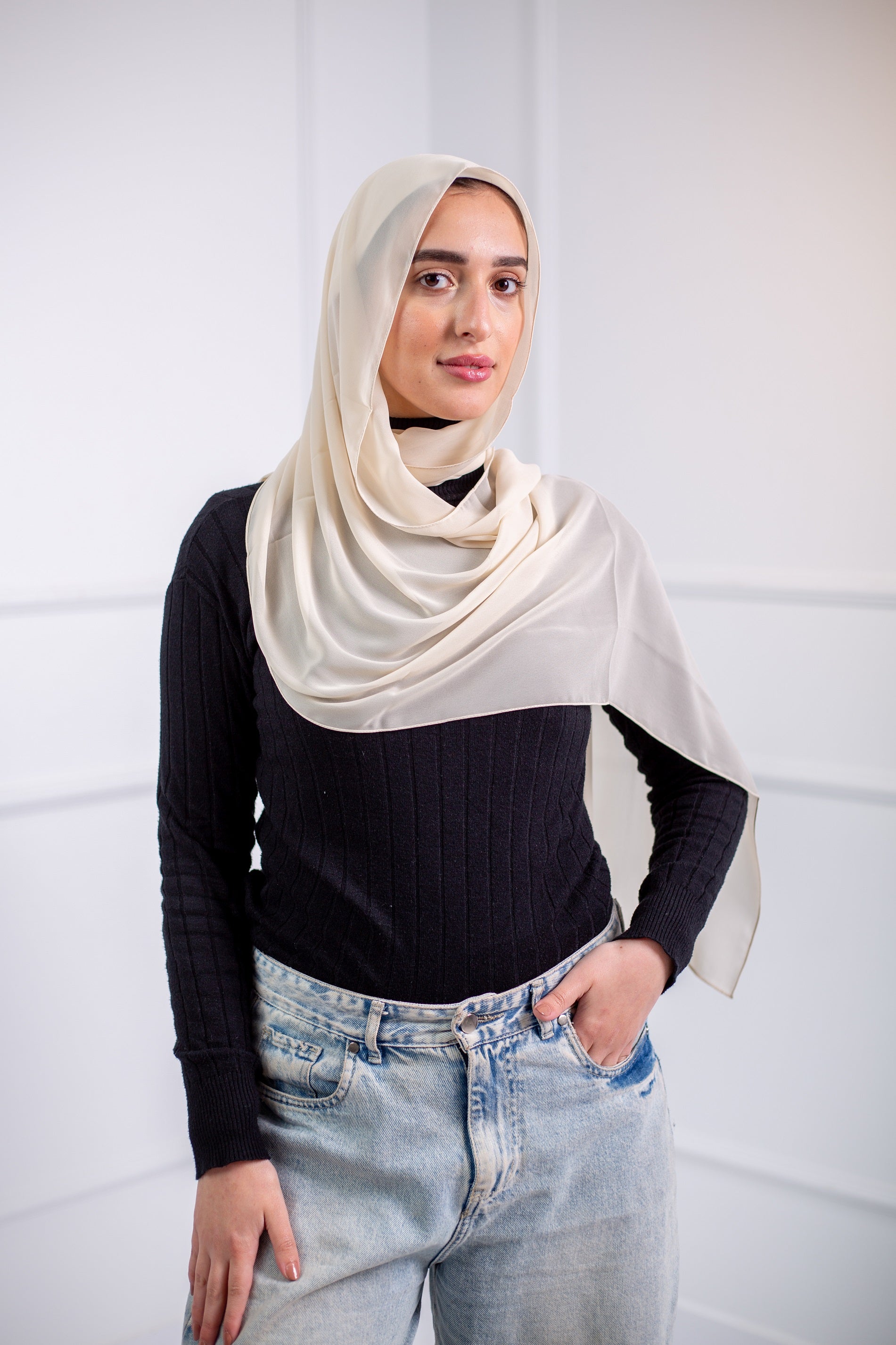 The chiffon scarf is a wardrobe essential, available in a variety of colors to suit your needs 41