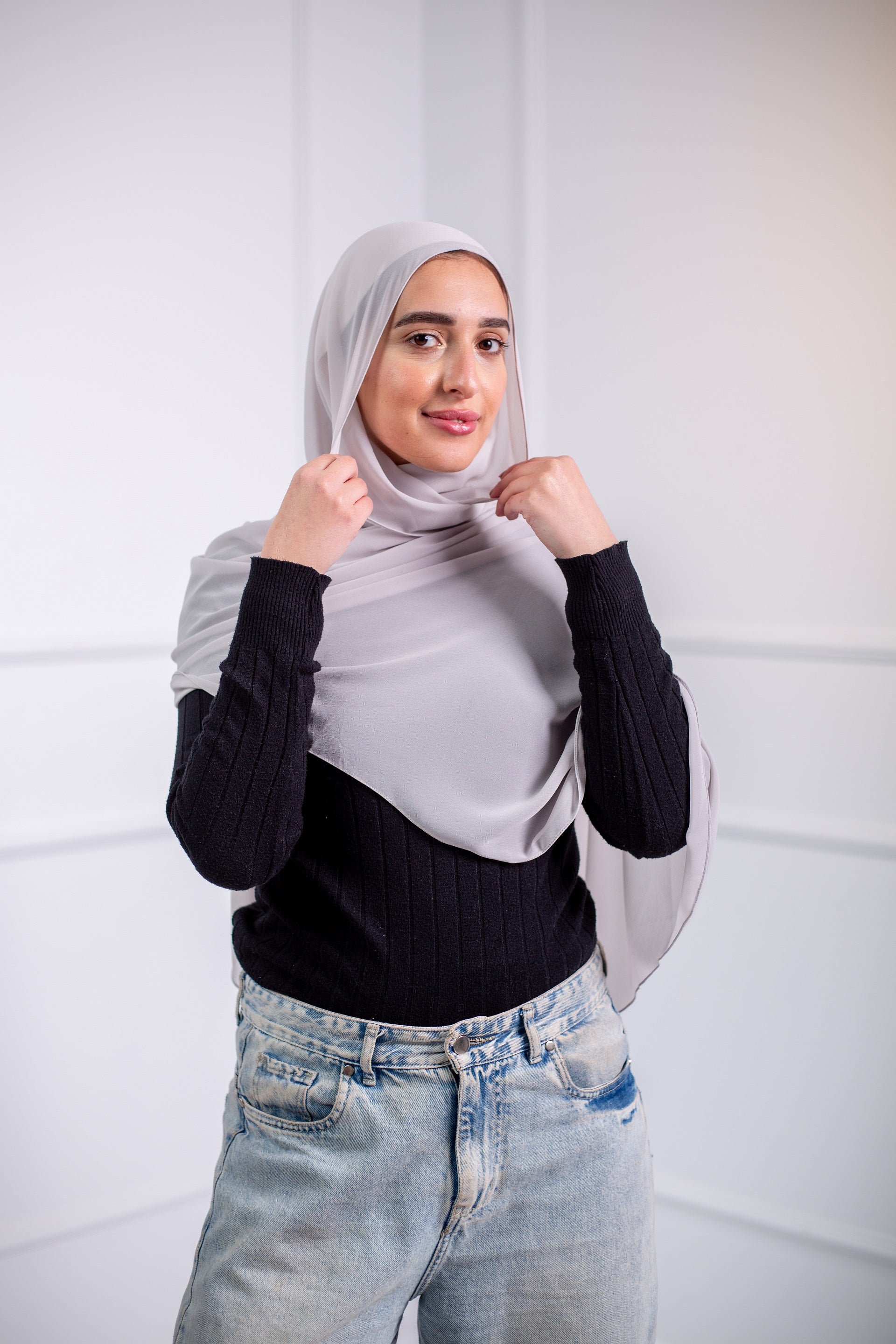 The chiffon scarf is a wardrobe essential, available in a variety of colors to suit your needs 39