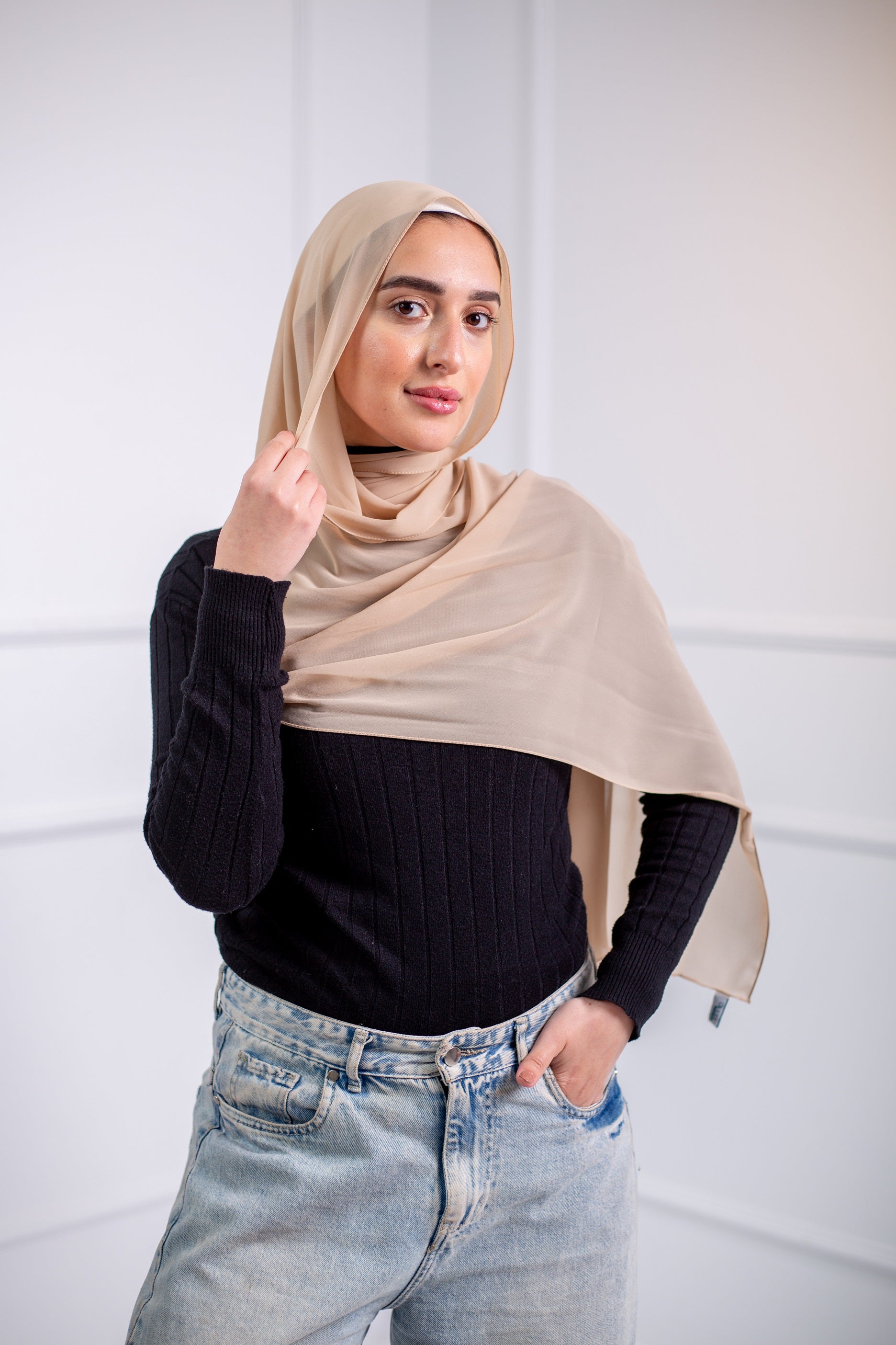 The chiffon scarf is a wardrobe essential, available in a variety of colors to suit your needs 43