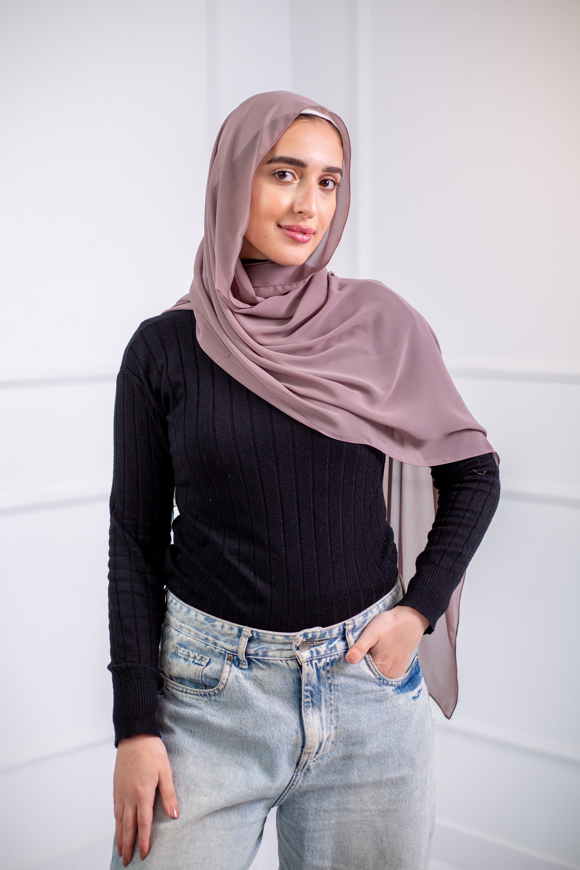 The chiffon scarf is a wardrobe essential, available in a variety of colors to suit your needs 33