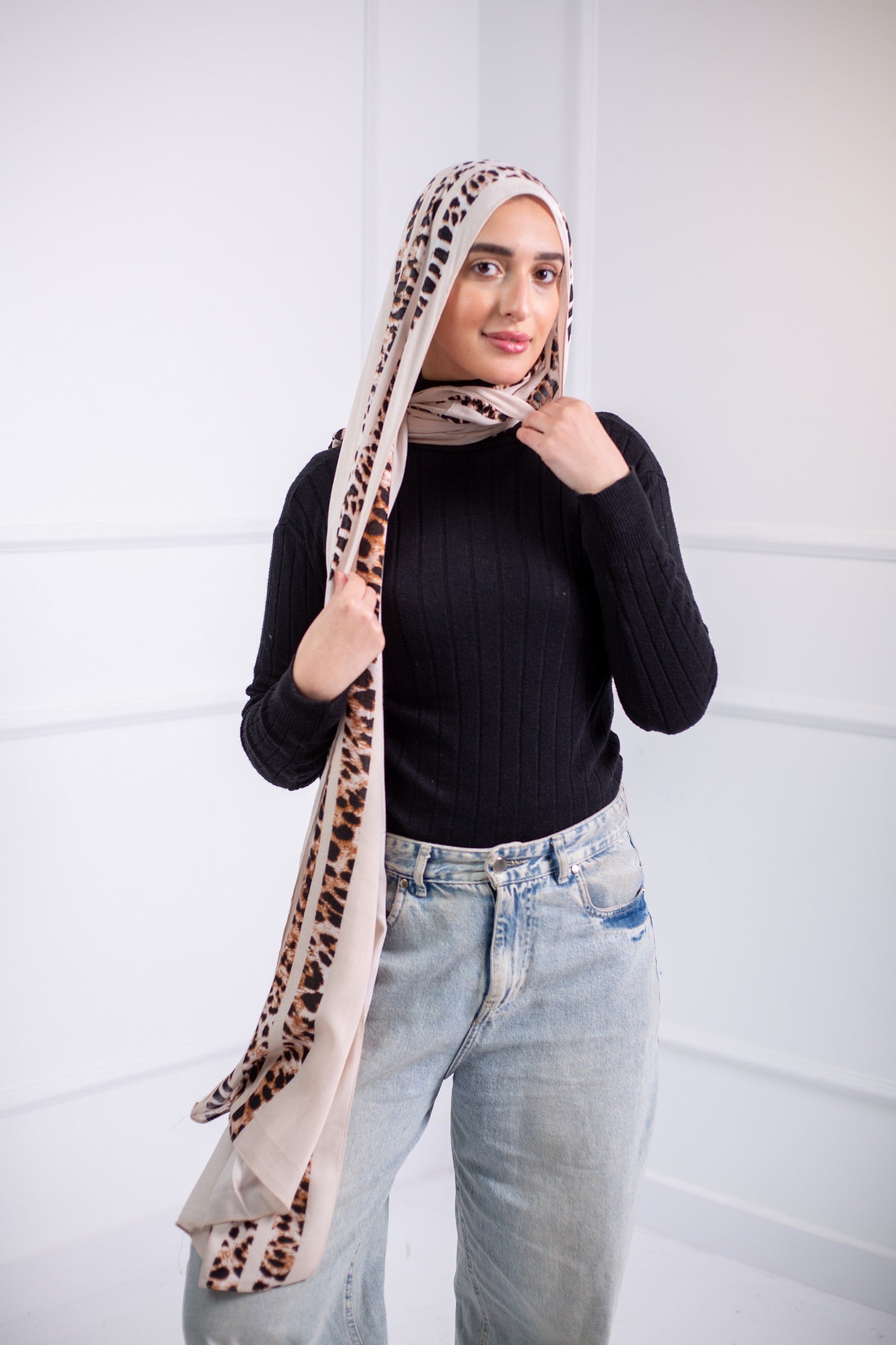 The Printed Cotton Modal Scarf is perfect for all your hangouts, featuring an amazing printed design 3