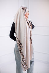 The Printed Cotton Modal Scarf is perfect for all your hangouts, featuring an amazing printed design5