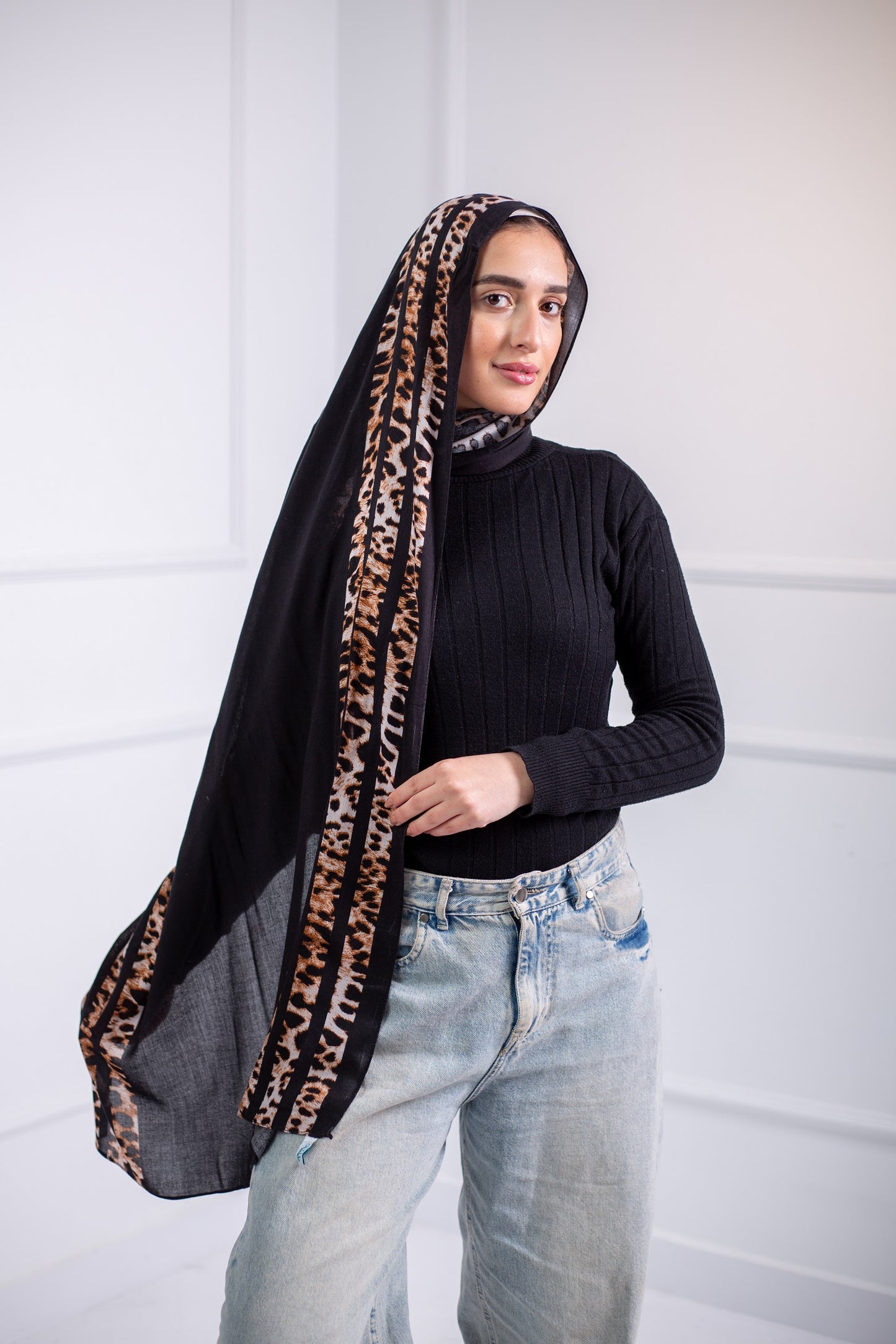 The Printed Cotton Modal Scarf is perfect for all your hangouts, featuring an amazing printed design.