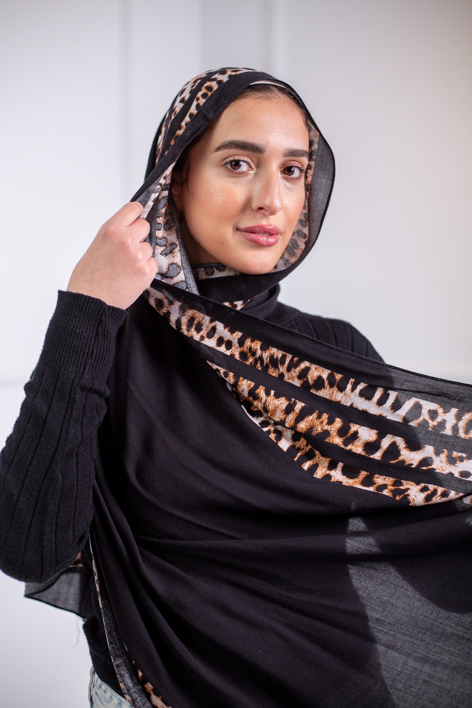The Printed Cotton Modal Scarf is perfect for all your hangouts, featuring an amazing printed design2