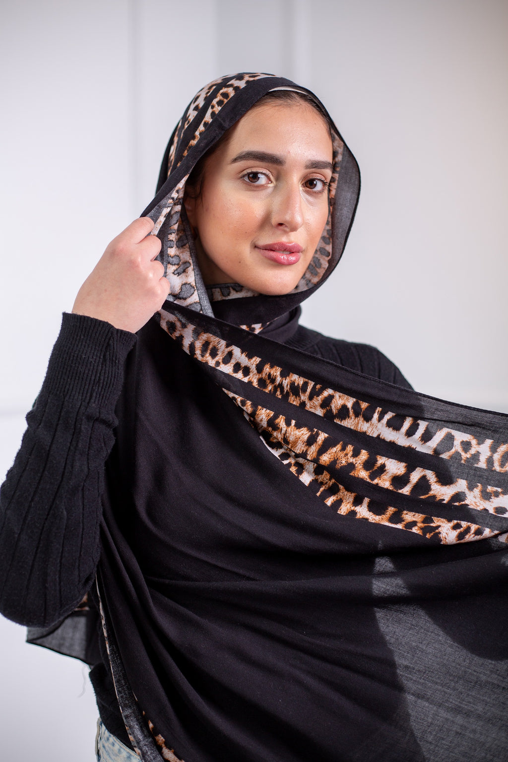 The Printed Cotton Modal Scarf is perfect for all your hangouts, featuring an amazing printed design2