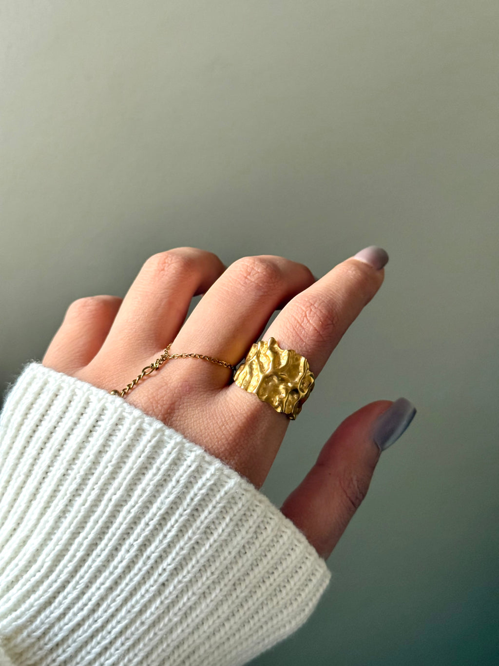 Curve Ring