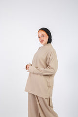 Daily Set Beige Simplify Crafted for comfort and ease, this set features a relaxed fit and soft, breathable fabric, making it perfect for any day.