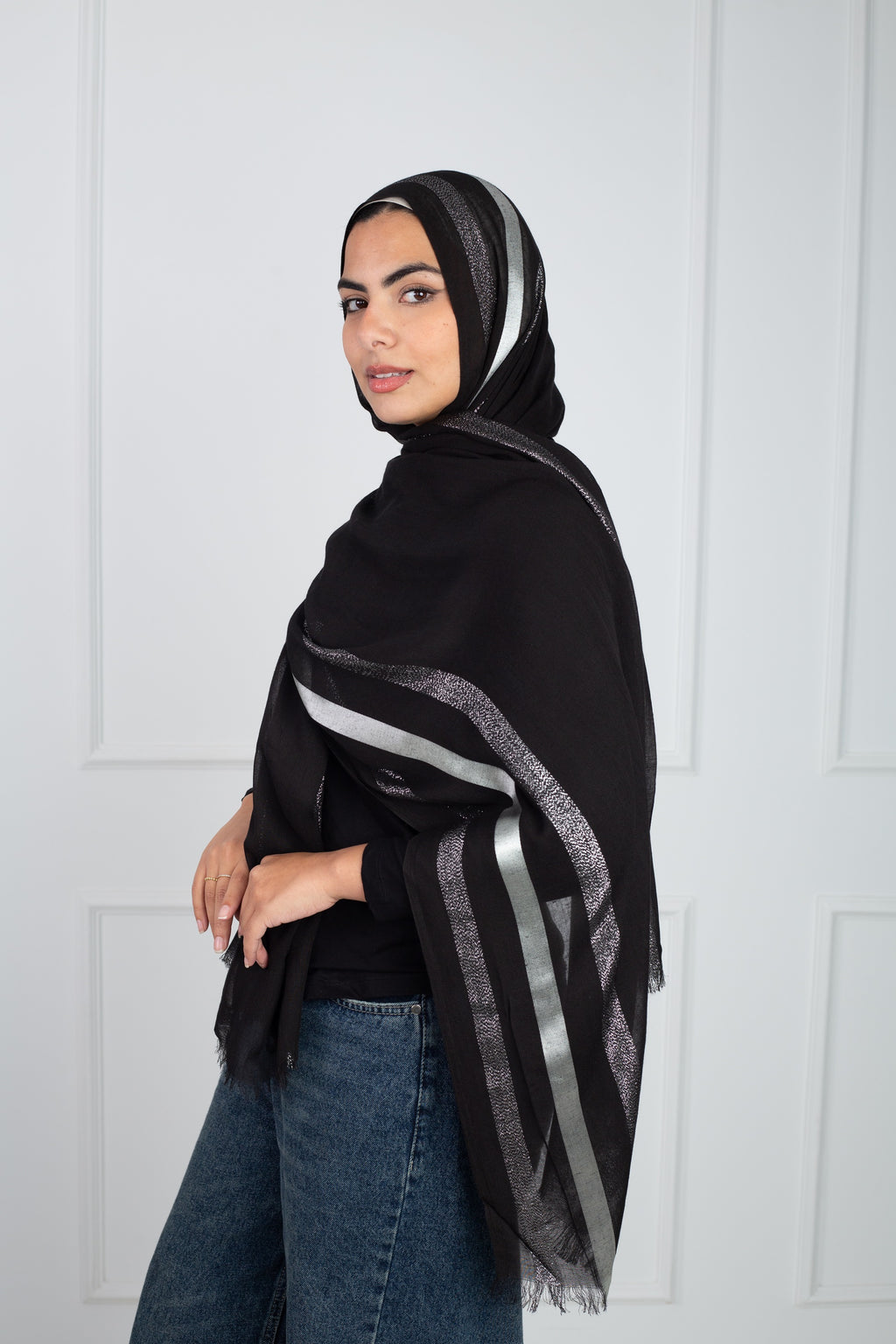 Glittery wide silver scarf - sparkling accessory for elegant outfits | Velda Store