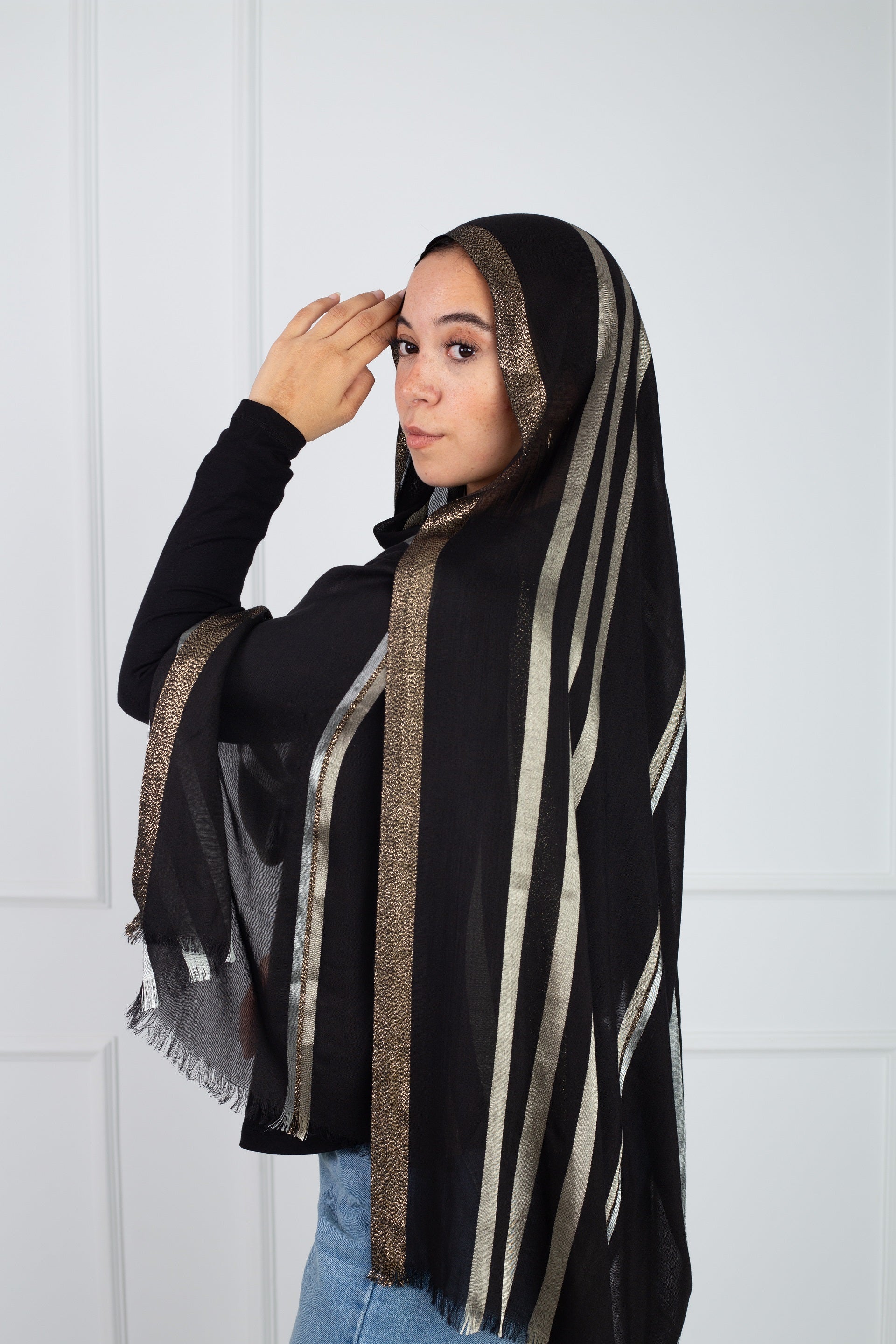 Silver-gold blend scarf - shimmering dual-tone elegant accessory | Velda Store