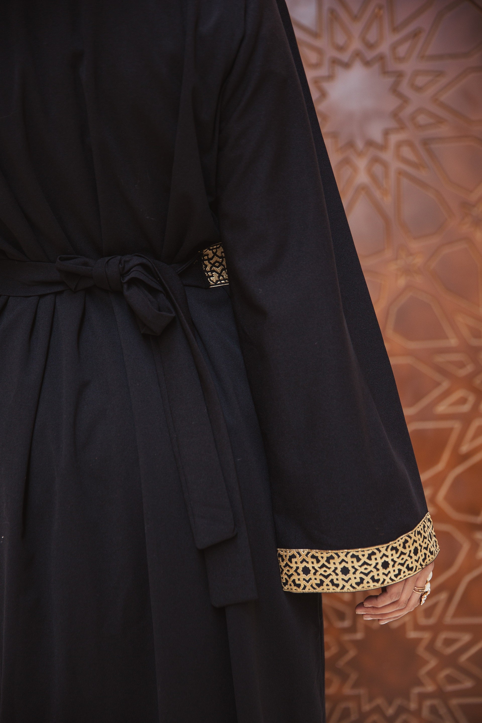 Horya Kaftan Black Crafted from scuba fabric, its flowing design drapes beautifully, while the belt adds definition, creating a timeless and feminine silhouette.