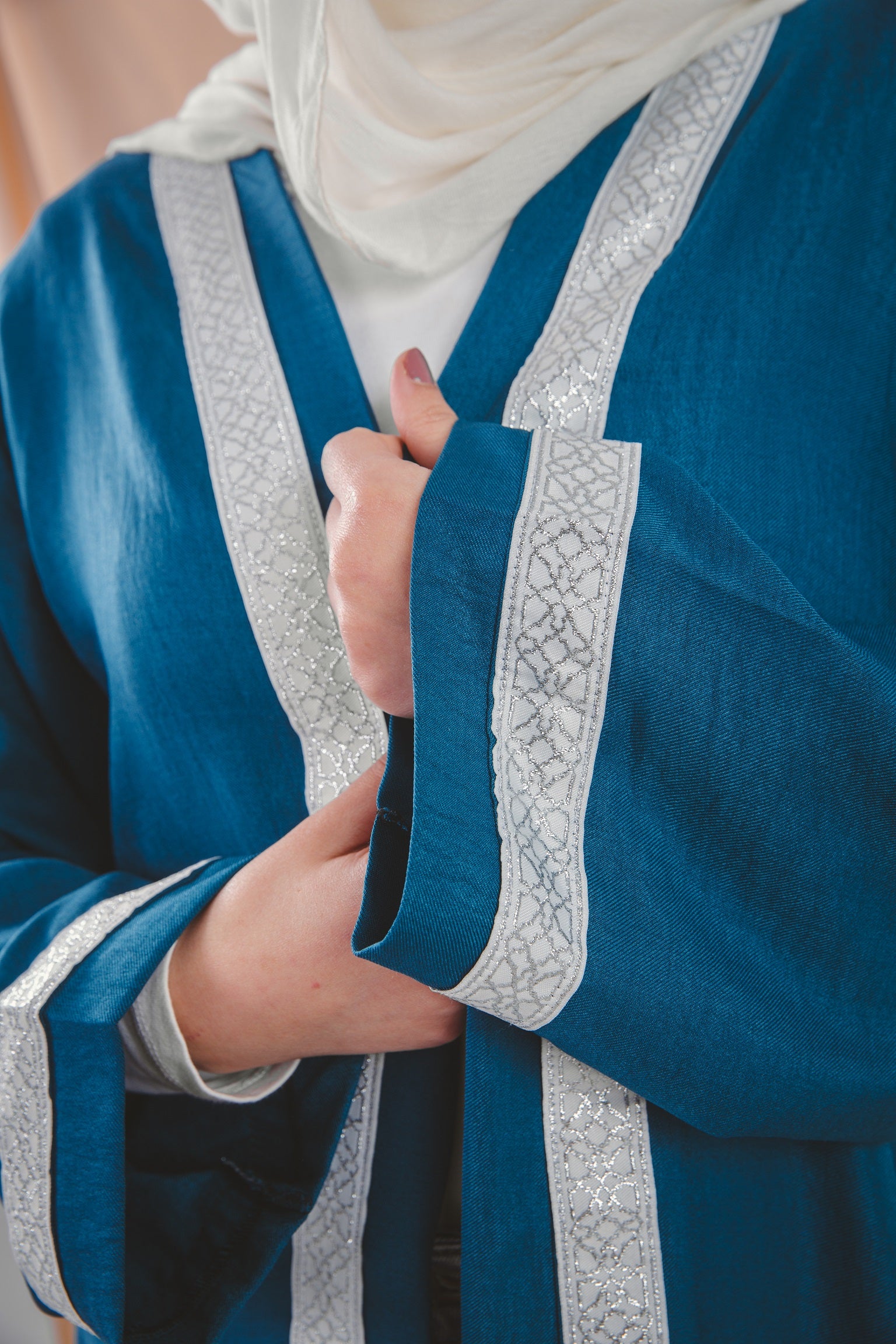 Hosn Kaftan Petrol 4 is  linen fabric provides a sleek, polished look,allowing for effortless movement and timeless charm.