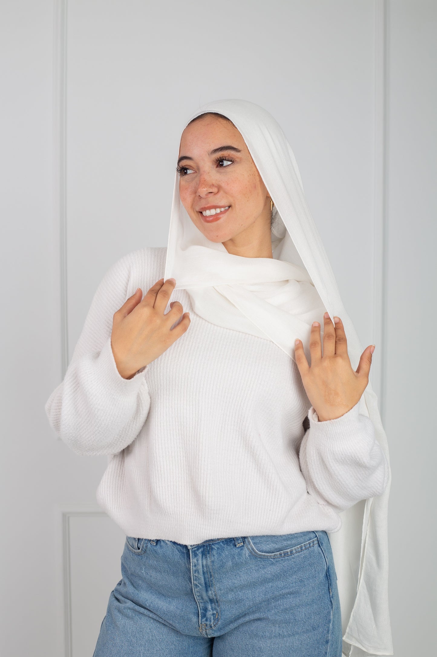 Modal Scarf -white soft Stylish for All Seasons | Velda Store 
