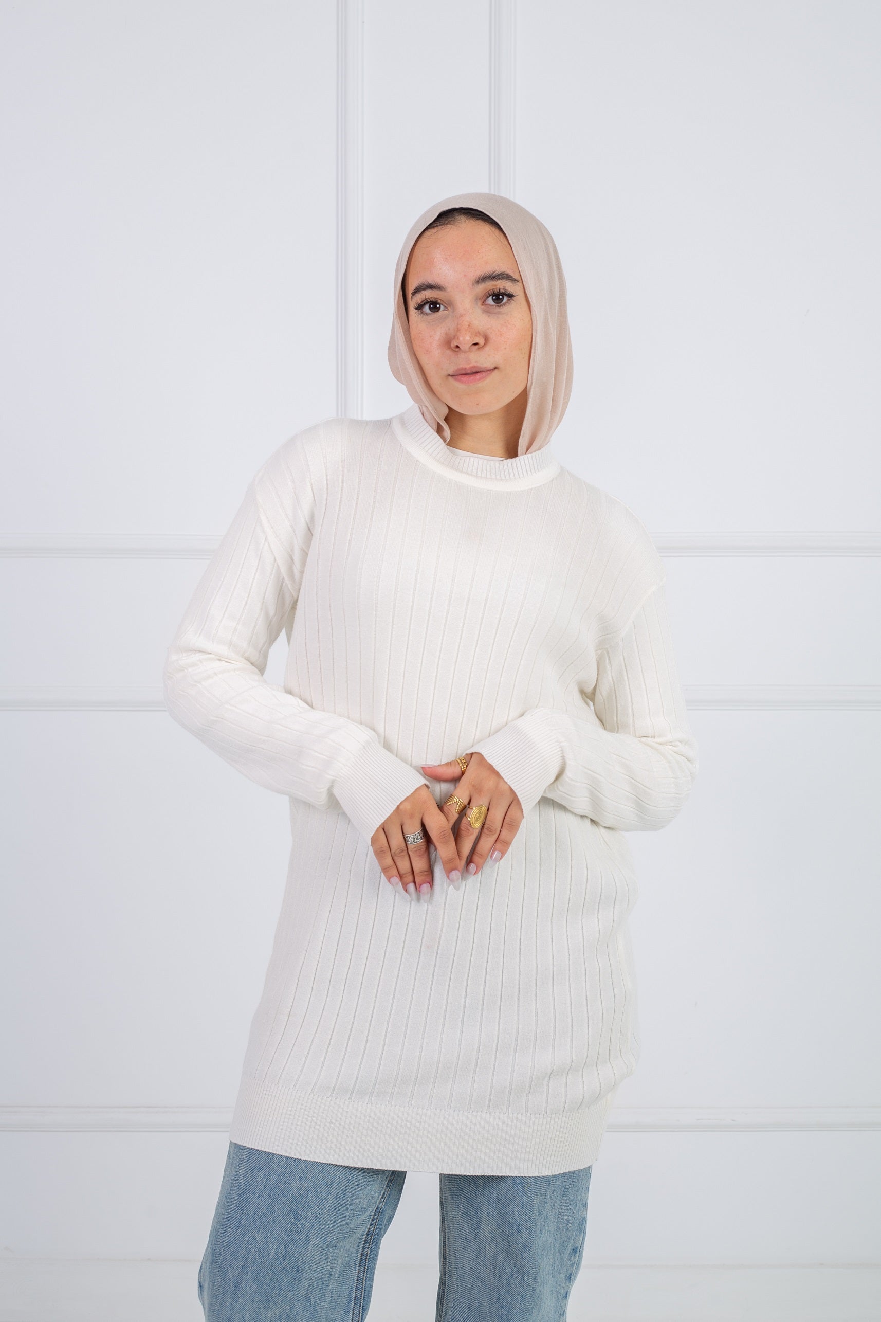 FitFlex Basic top from Velda Store with stretch fit and soft breathable fabric in color Off White