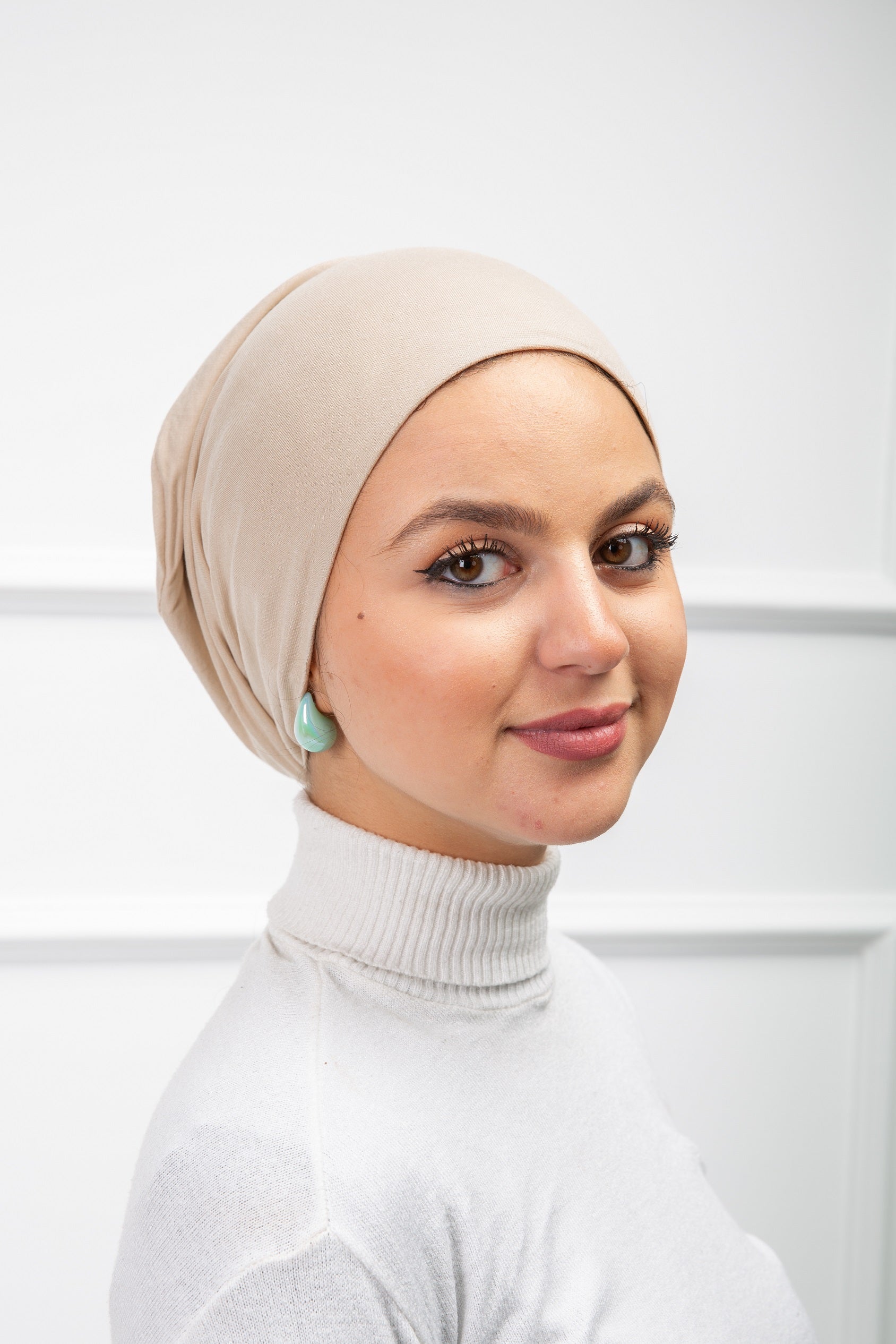 Nothread Bonnet from Velda Store, sleek stitch-free head covering 