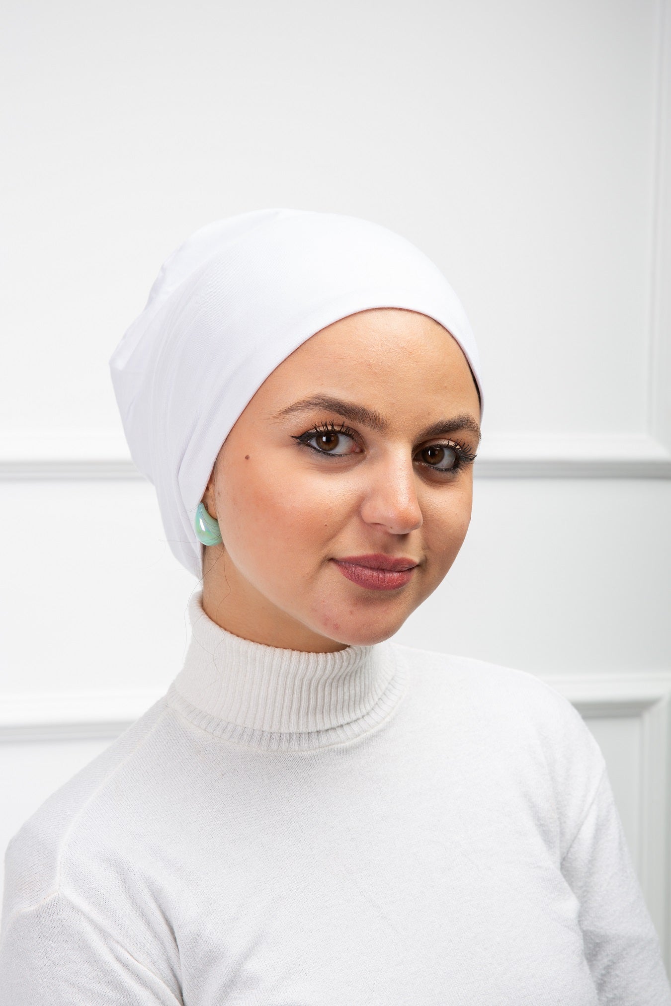 Nothread Bonnet from Velda Store, sleek stitch-free head covering with smooth finish