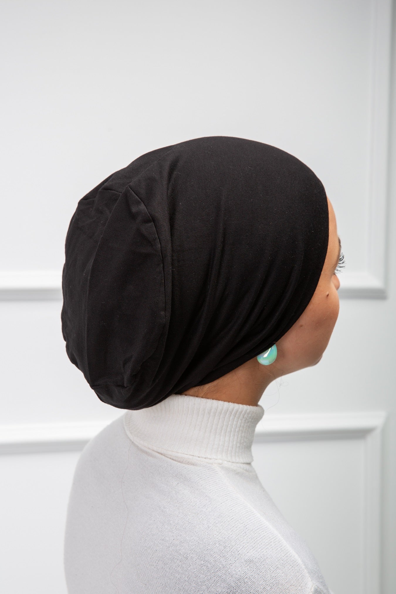 Nothread Bonnet from Velda Store, sleek stitch-free head covering with smooth finish