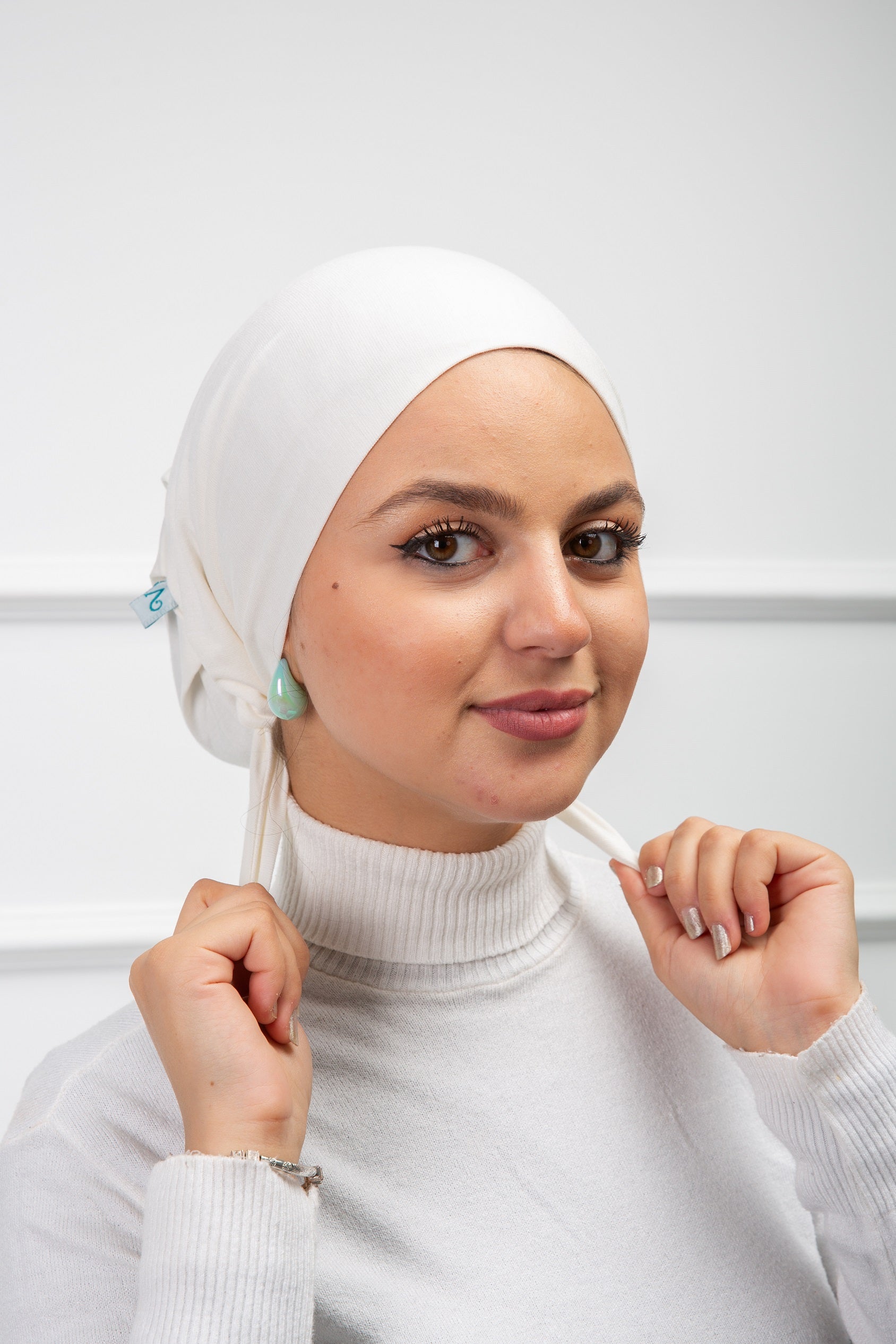 Nothread Bonnet with Ribbon from Velda Store, stitch-free design with elegant ribbon detail