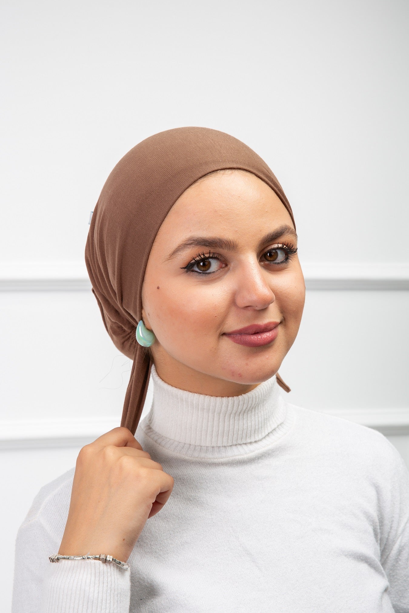 Nothread Bonnet with Ribbon from Velda Store, stitch-free design with elegant ribbon detail