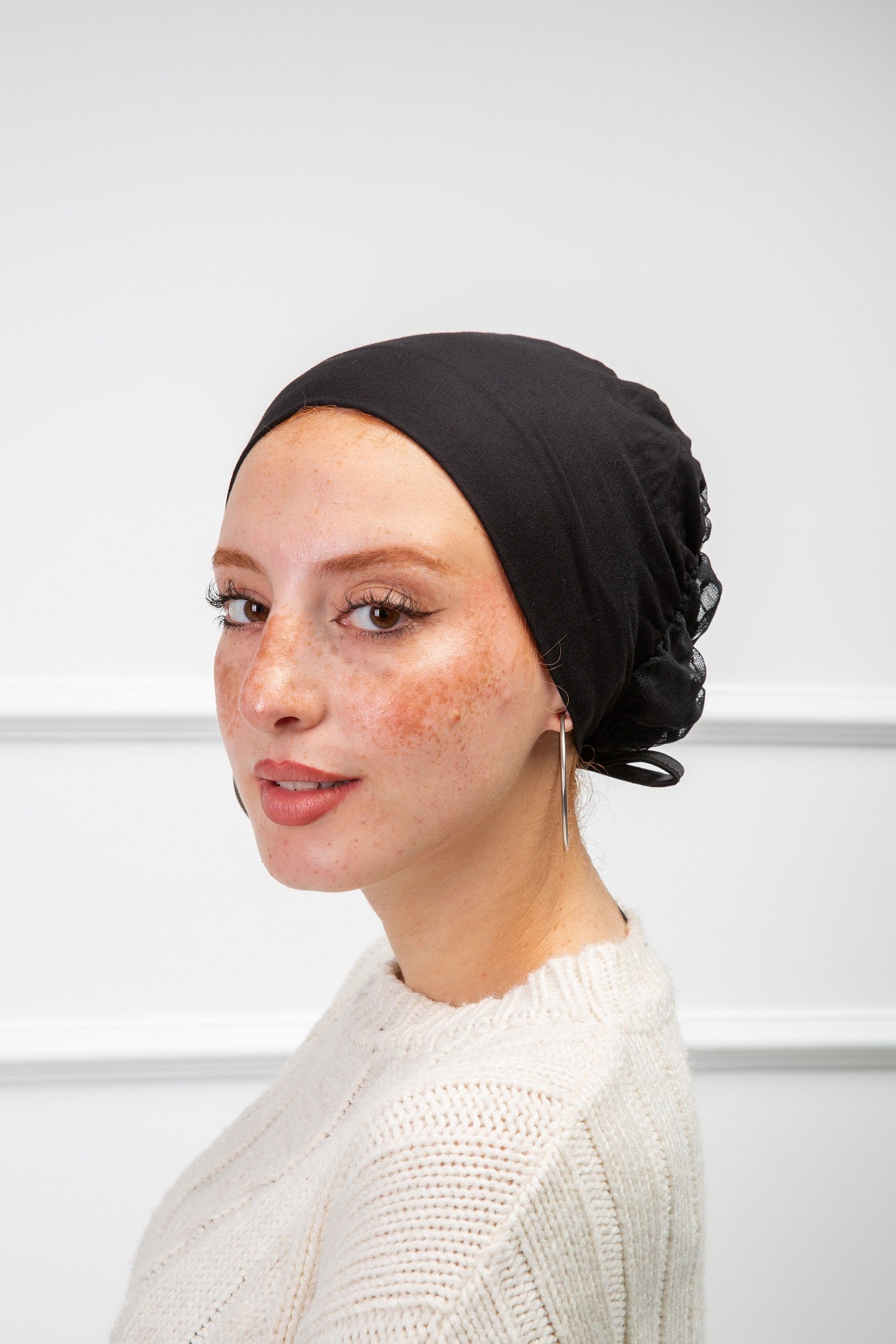 Bonnet with Tulle from Velda Store featuring soft fabric and elegant tulle detail