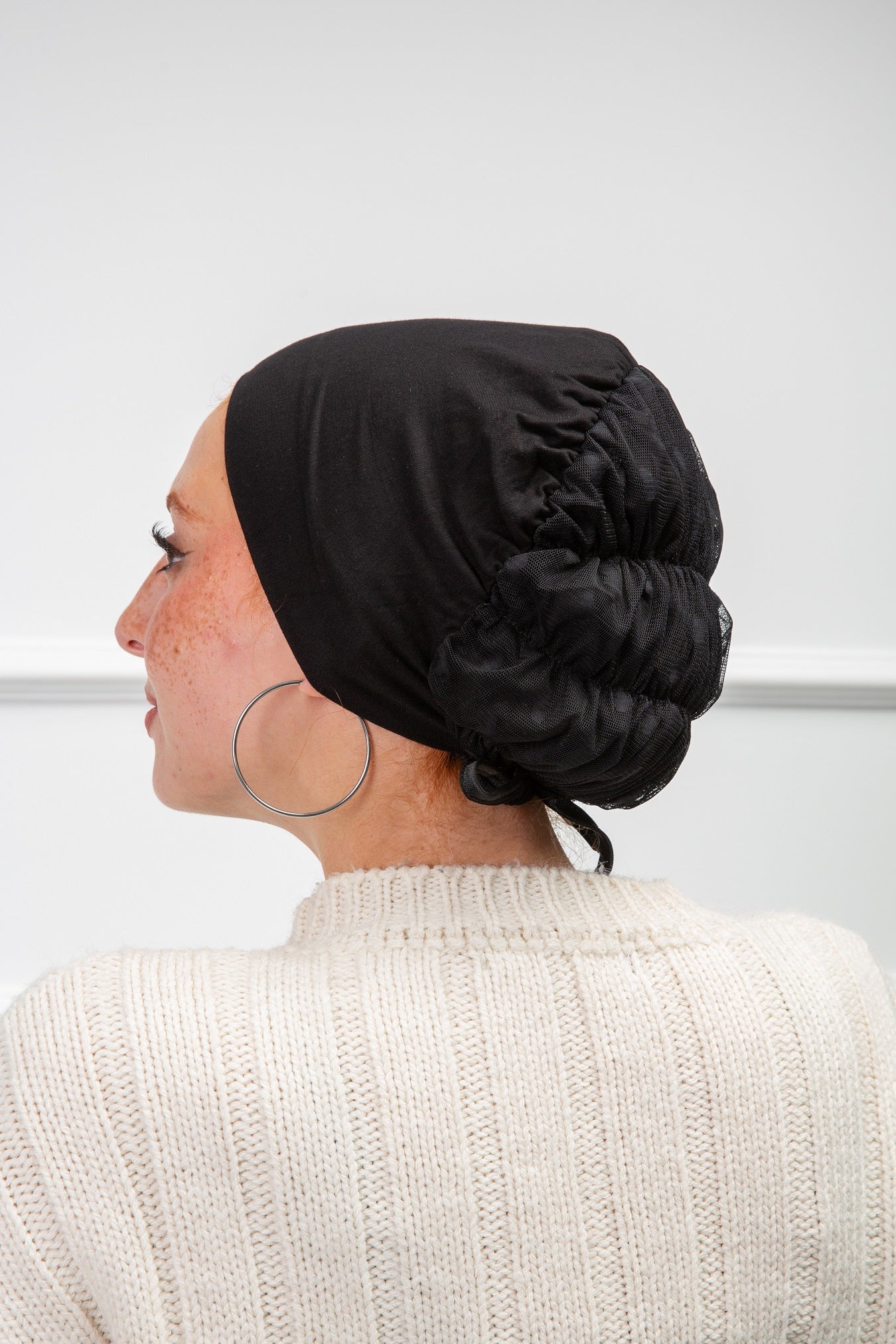 Bonnet with Tulle from Velda Store featuring soft fabric and elegant tulle detail