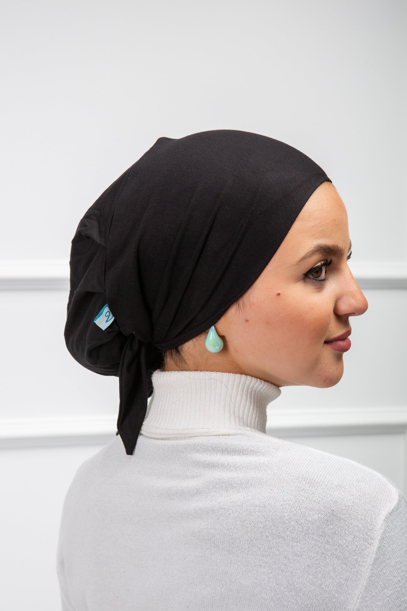 Nothread Bonnet with Ribbon from Velda Store, stitch-free design with elegant ribbon detail