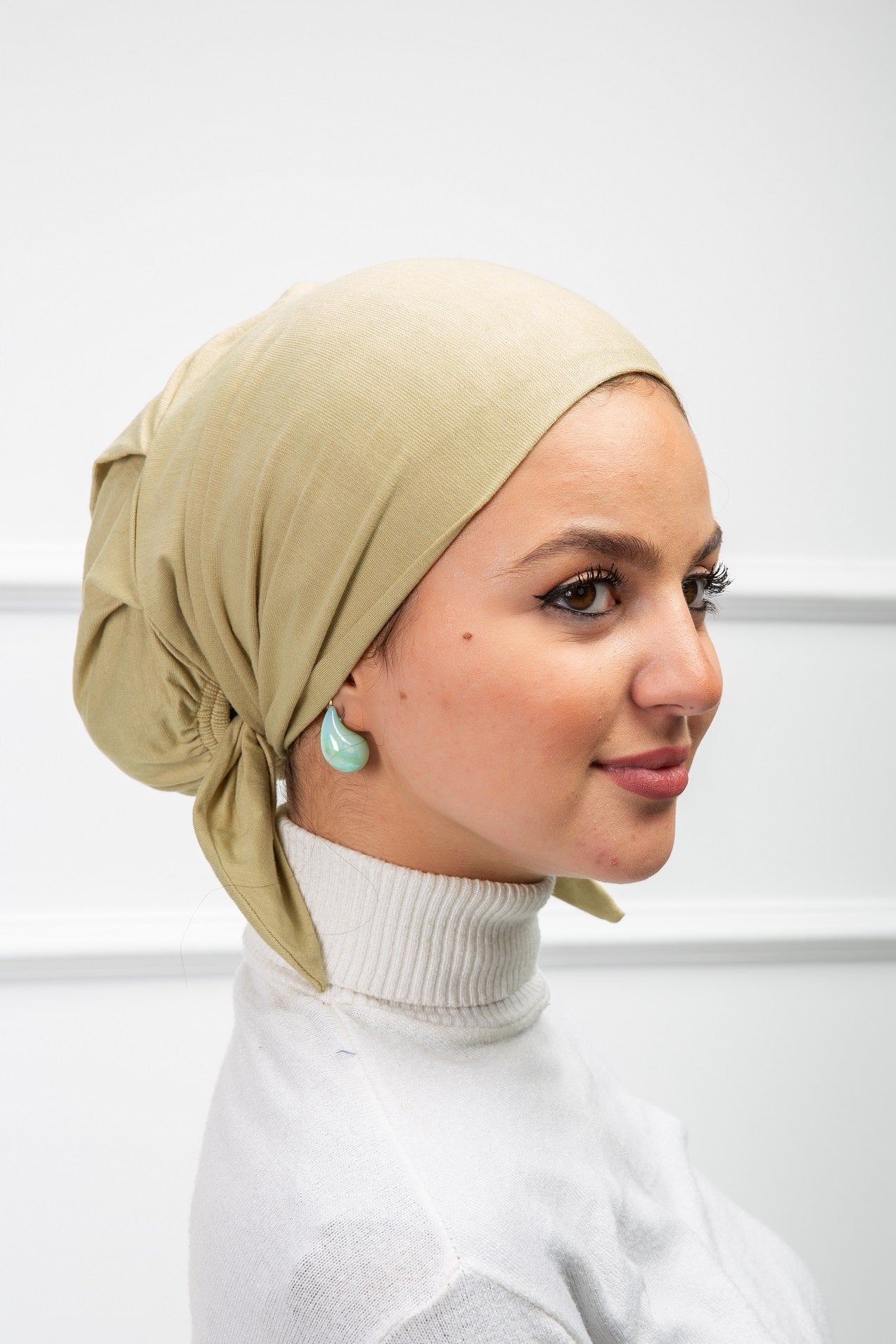Nothread Bonnet with Ribbon from Velda Store, stitch-free design with elegant ribbon detail