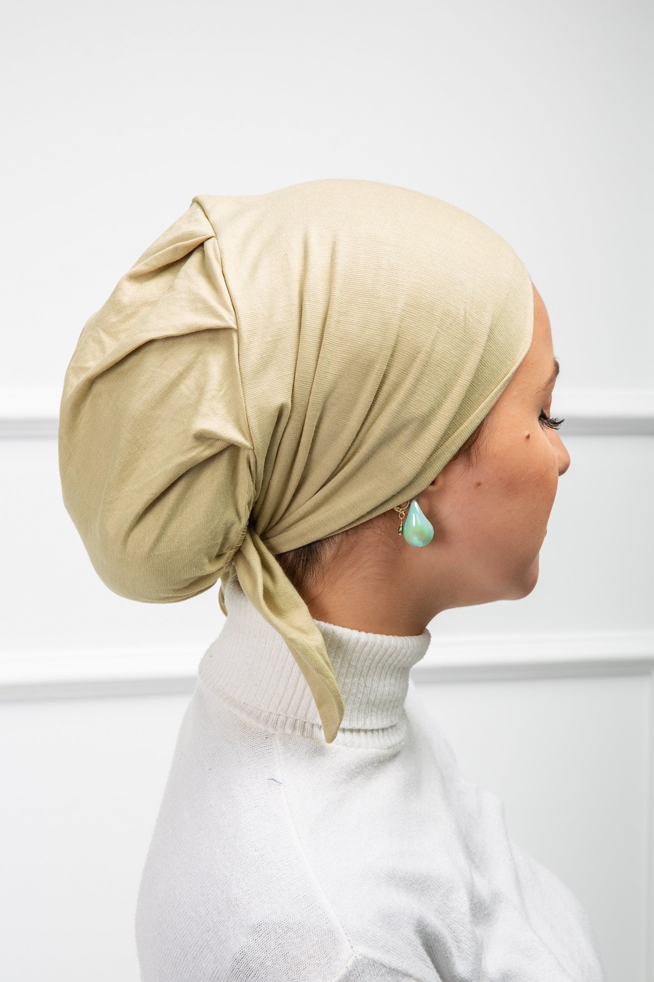 Nothread Bonnet with Ribbon from Velda Store, stitch-free design with elegant ribbon detail