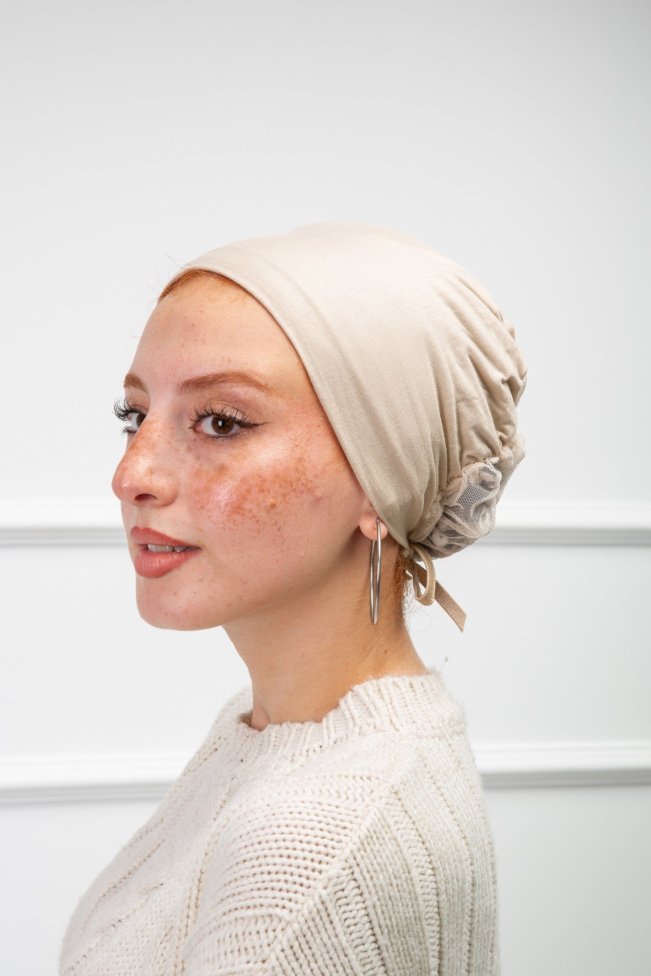 Bonnet with Tulle from Velda Store featuring soft fabric and elegant tulle detail