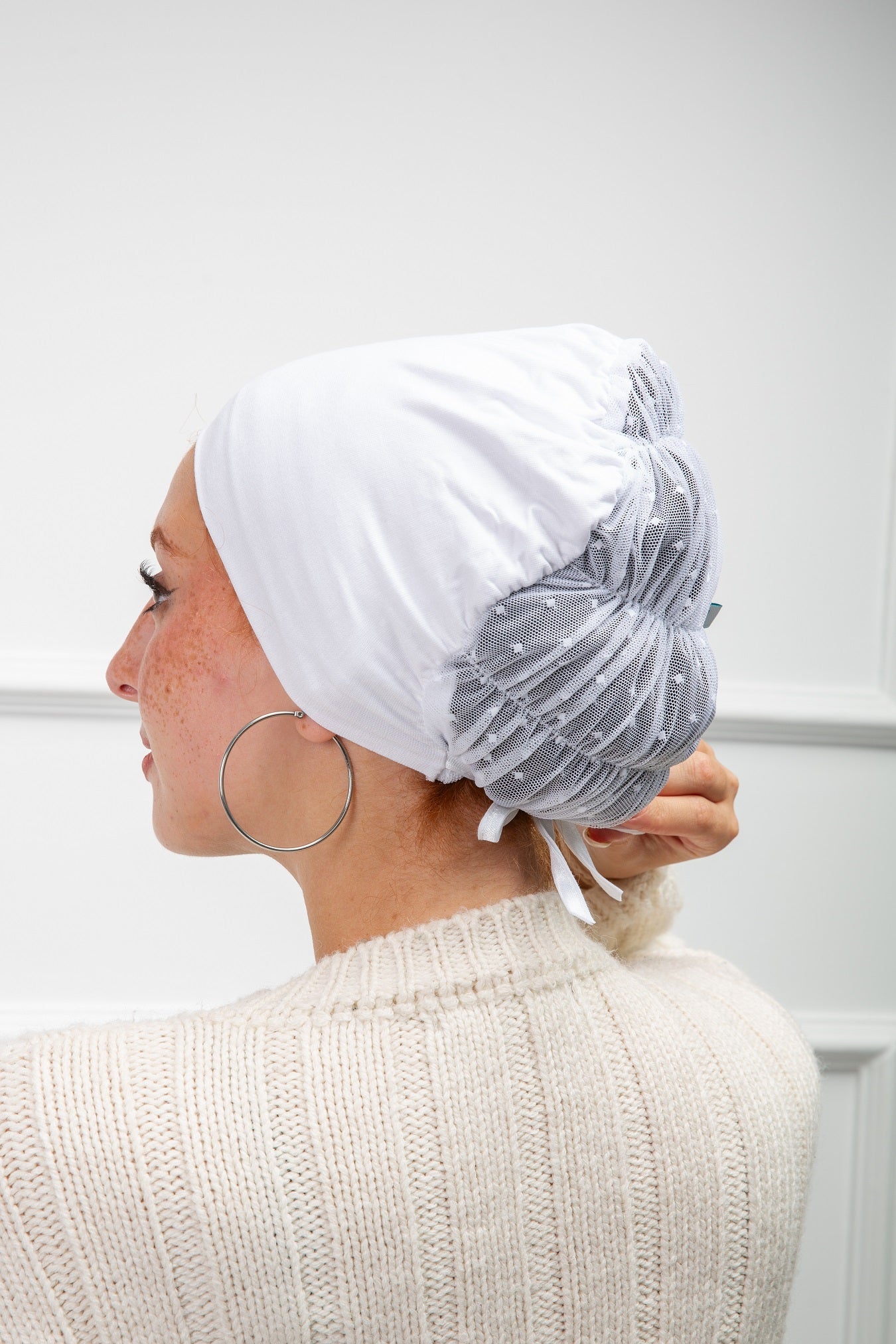 Bonnet with Tulle from Velda Store featuring soft fabric and elegant tulle detail