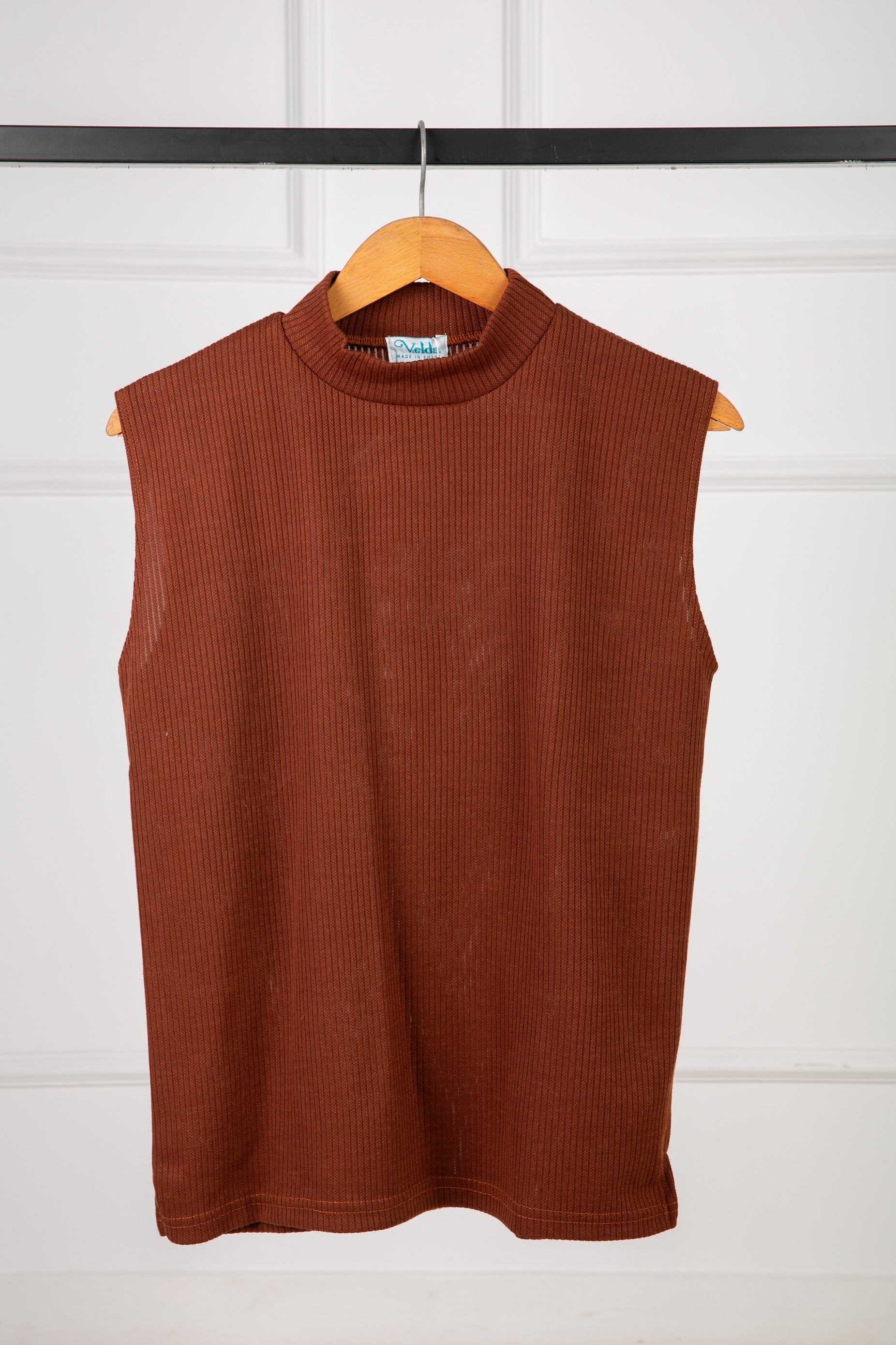 Colory Basic ribbed top in vibrant colors with soft textured fabric from Velda Store