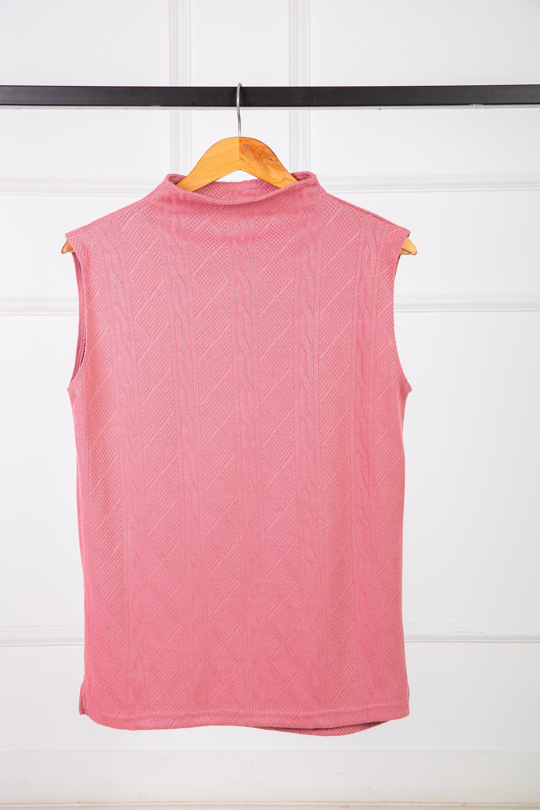 Fit Basic from Velda Store – Sleeveless Cotton Comfort in Bold Colors