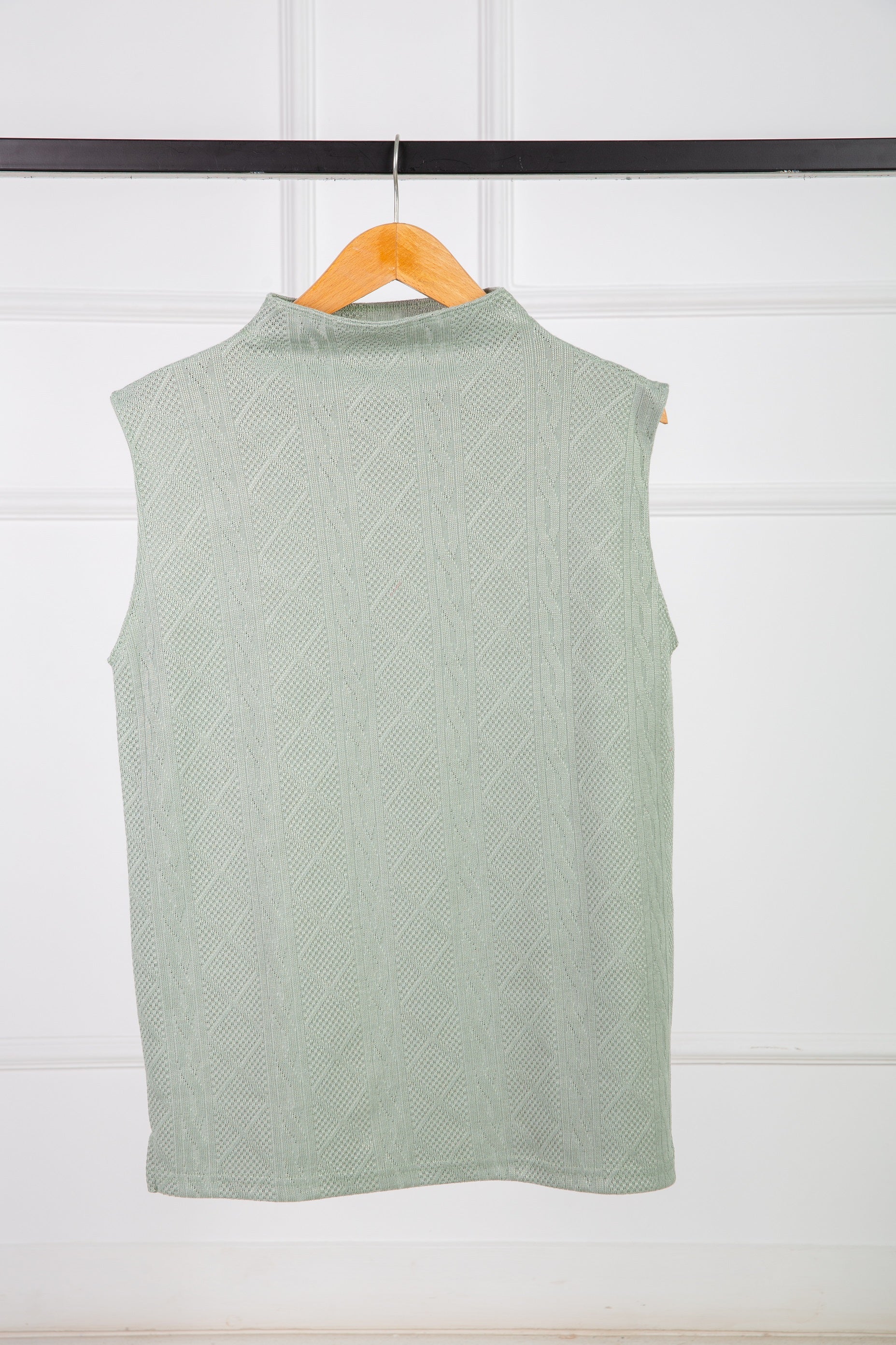 Fit Basic from Velda Store – Sleeveless Cotton Comfort in Bold Colors