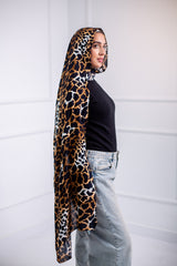 The Liney Cotton Modal Scarf is perfect for all your hangouts, featuring a sleek striped design for a effortlessly chic look2