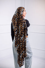 The Liney Cotton Modal Scarf is perfect for all your hangouts, featuring a sleek striped design for a effortlessly chic look3