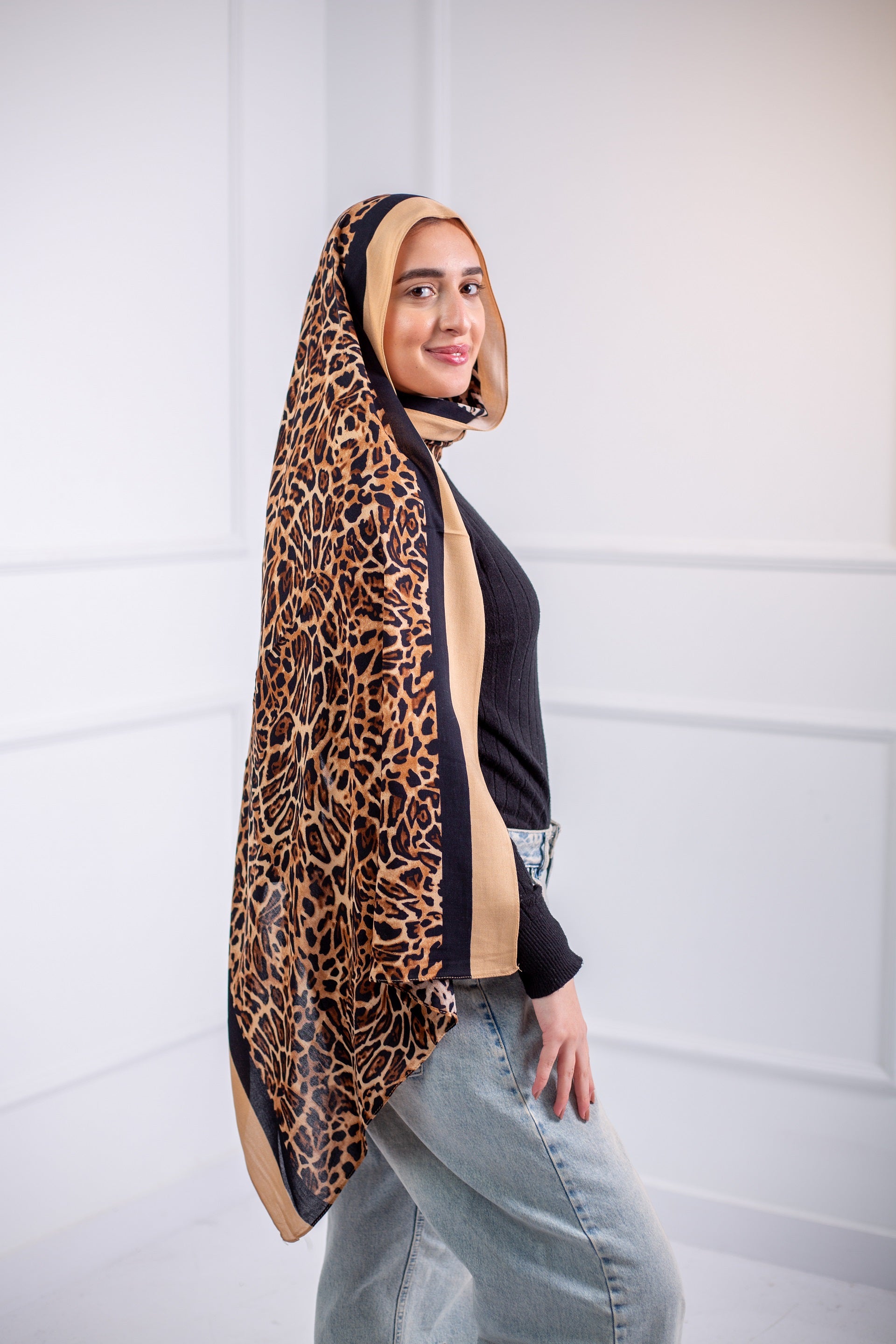 The Printed Cotton Modal Scarf is perfect for all your hangouts, featuring an amazing printed design 3