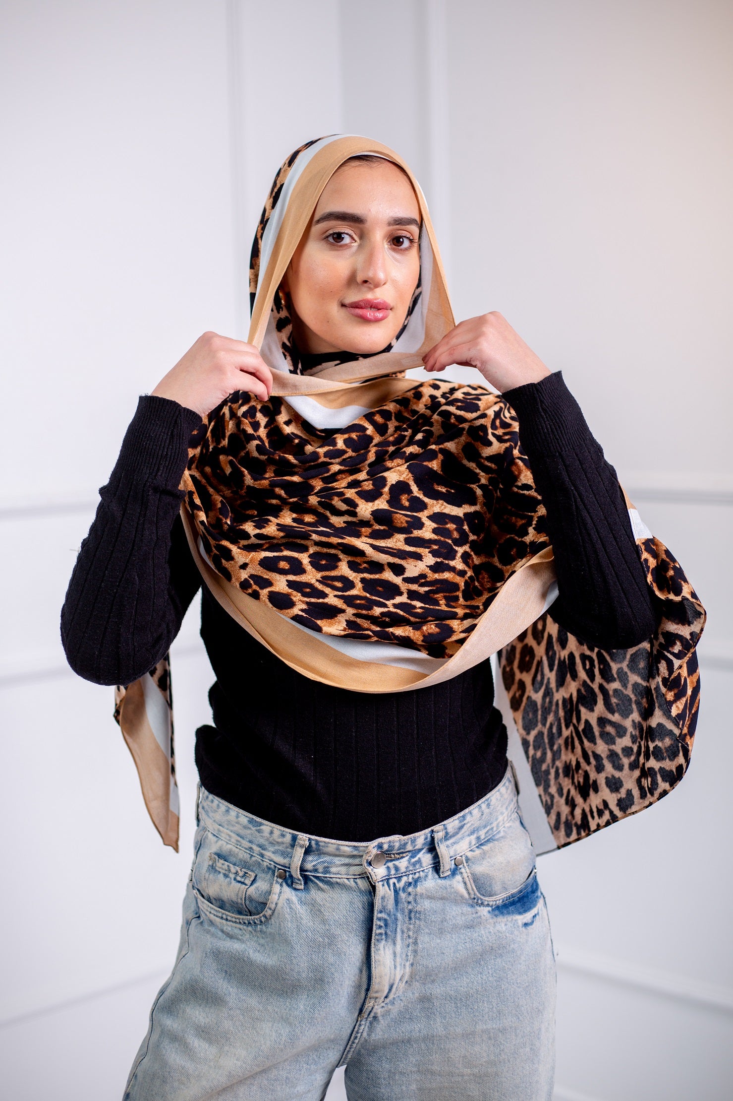 The Printed Cotton Modal Scarf is perfect for all your hangouts, featuring an amazing printed design 5