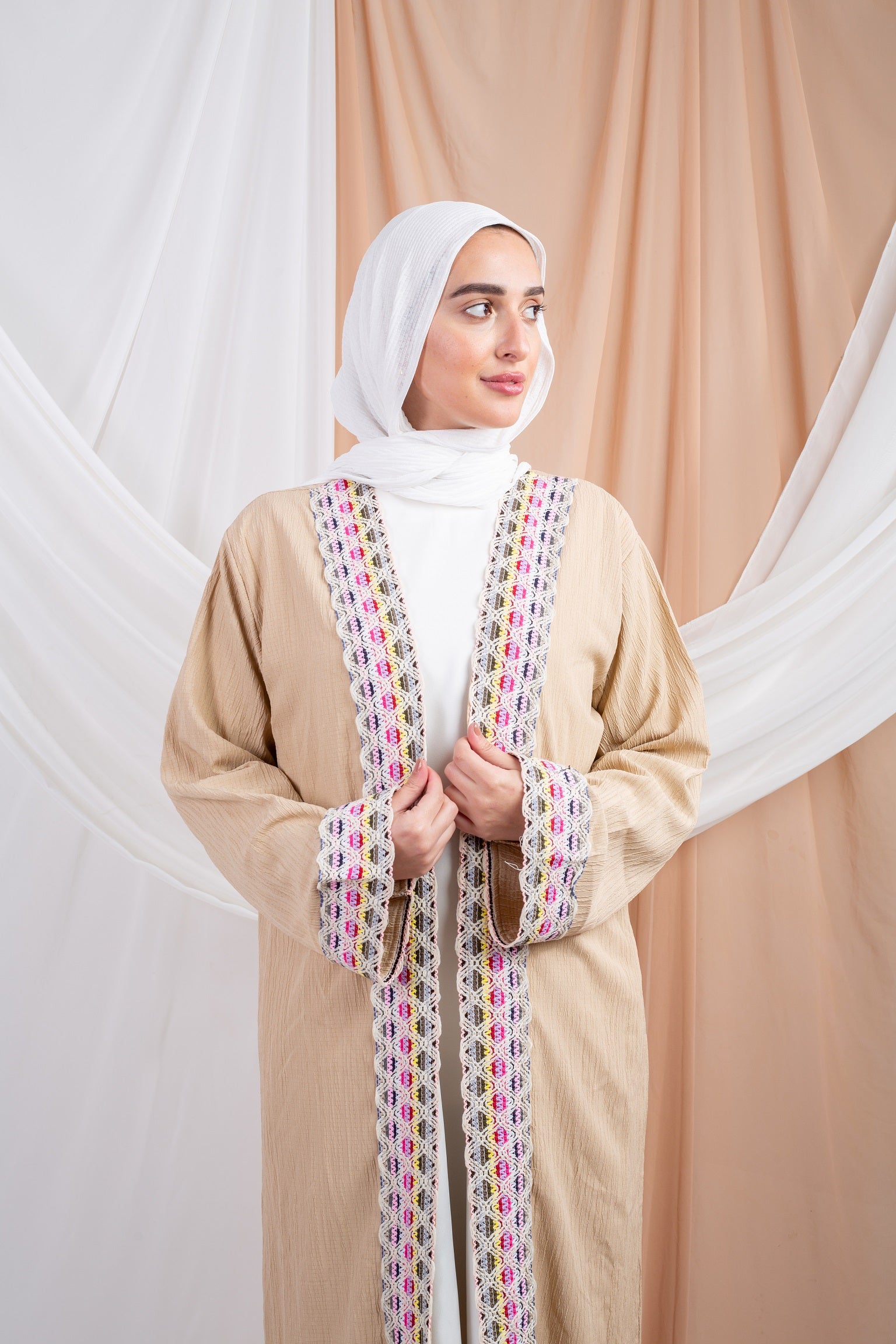 Marshmallow_Kaftan_Beige is a dreamy blend of comfort and style, crafted from airy Fresca fabric for a lightweight feel and a cloud-like touch that mirrors its name.