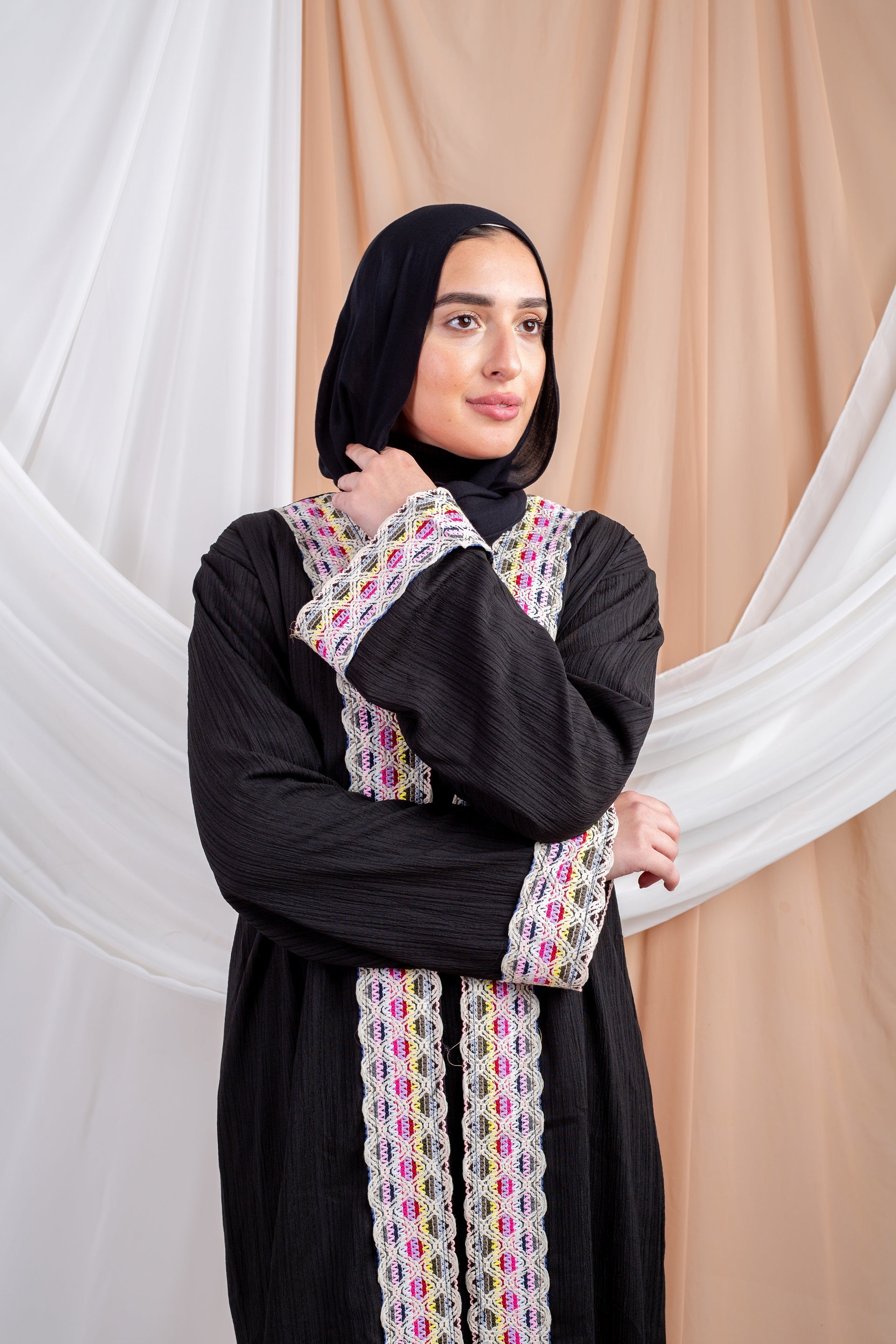 Marshmallow_Kaftan_Black 3 is a dreamy blend of comfort and style, crafted from airy Fresca fabric for a lightweight feel and a cloud-like touch that mirrors its name.
