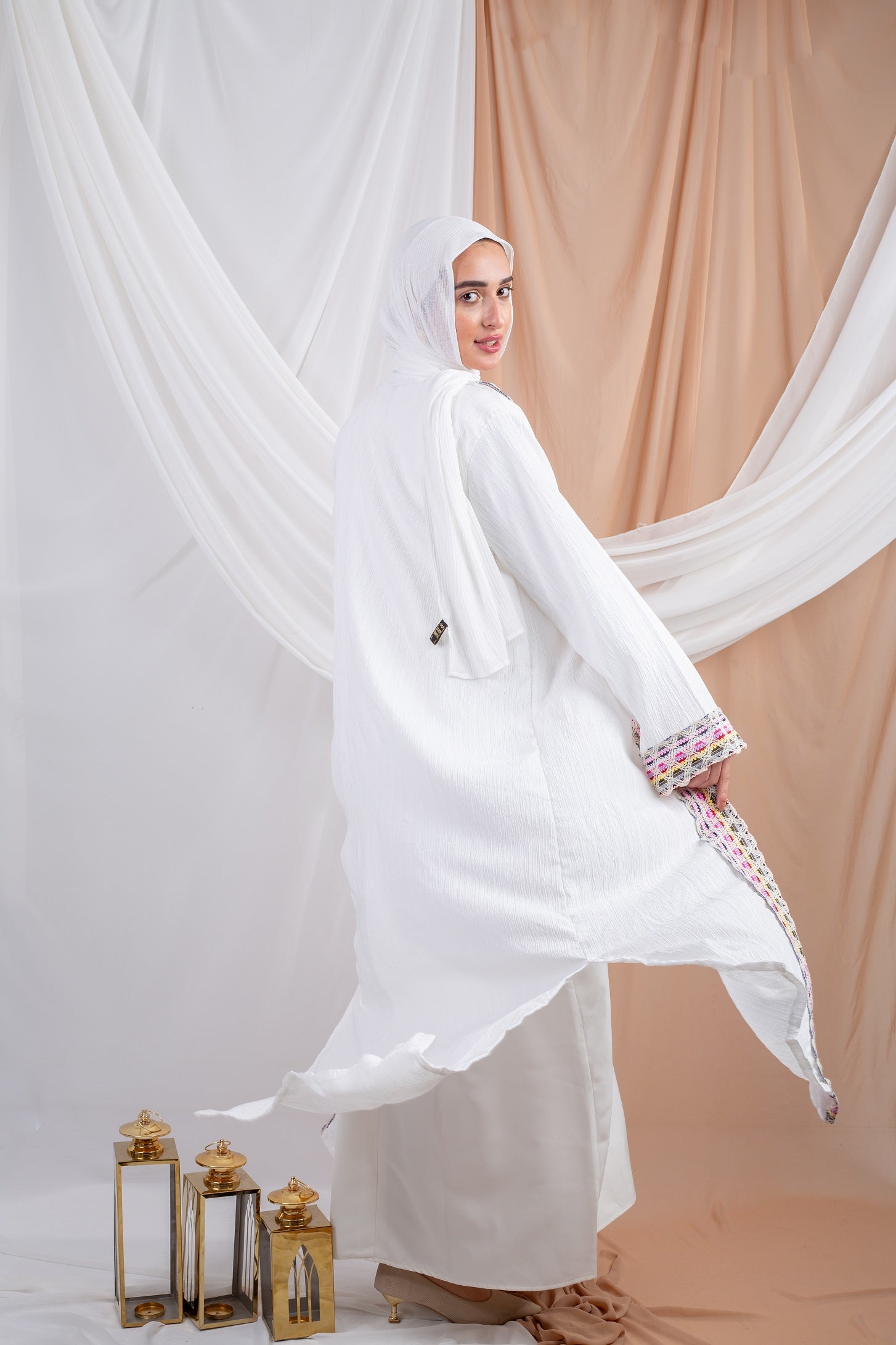 Marshmallow_Kaftan_White 2is a dreamy blend of comfort and style, crafted from airy Fresca fabric for a lightweight feel and a cloud-like touch that mirrors its name.