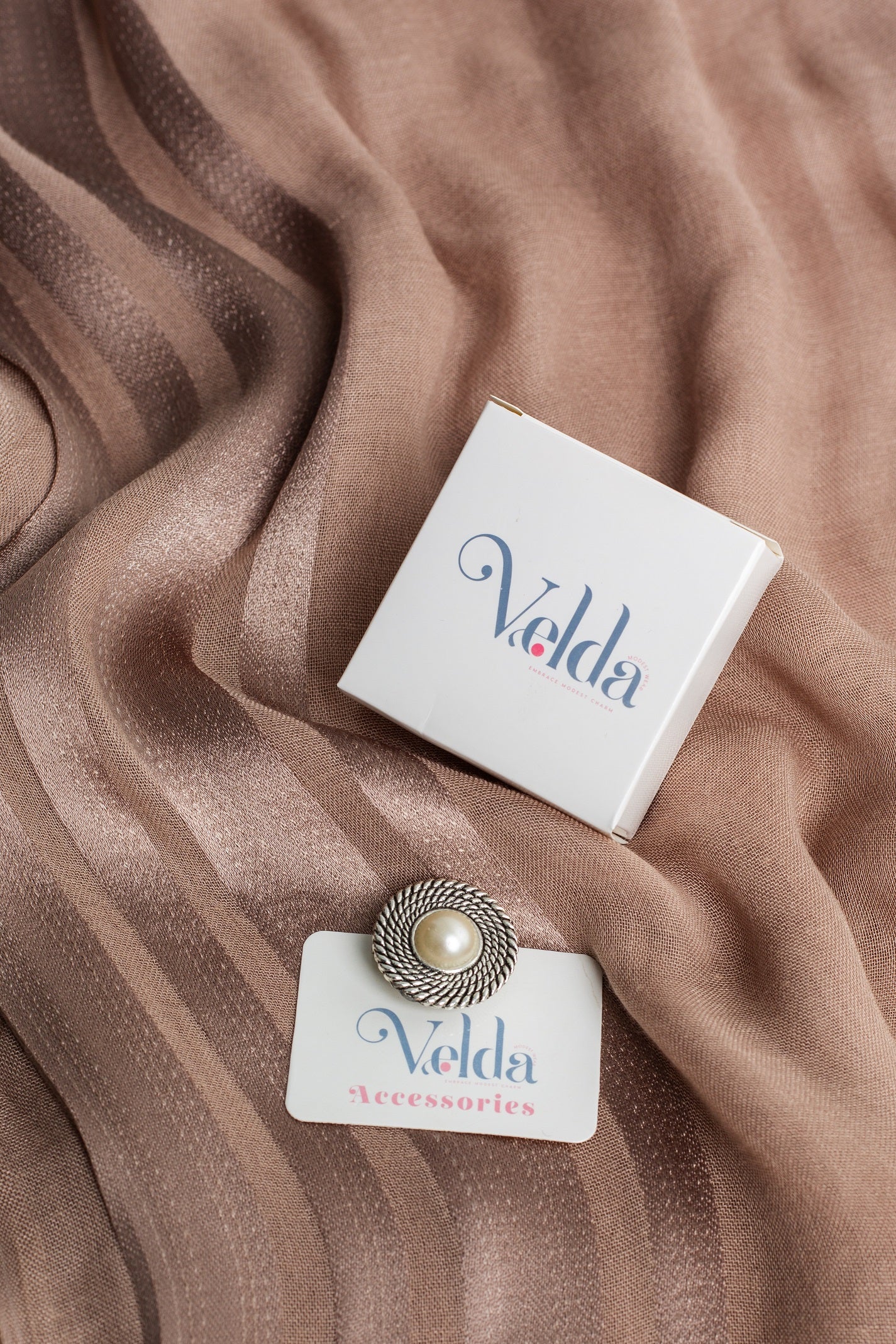 Shipy Pin Circle playful accessory for jackets and bags | Velda Store