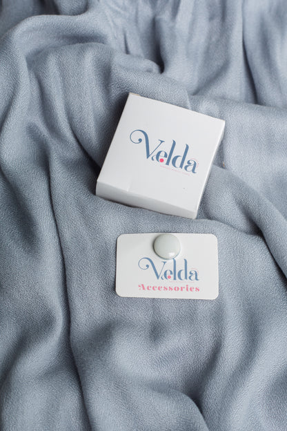 Simple magnetic pin in light gray - modern no-pin fastener | Velda Store