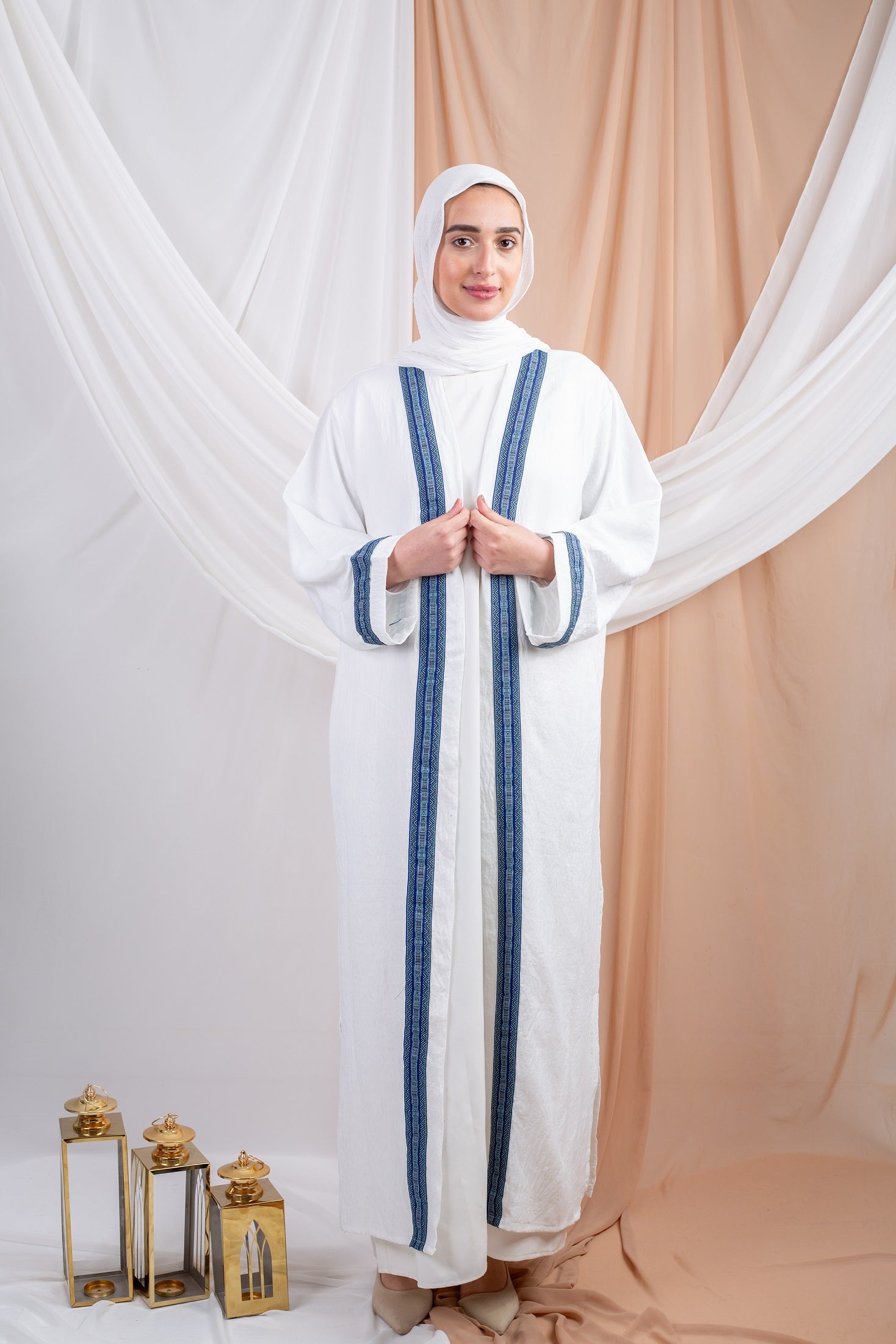 Siwa Kaftan is a timeless piece crafted from breathable linen fabric, offering both comfort and sophistication.