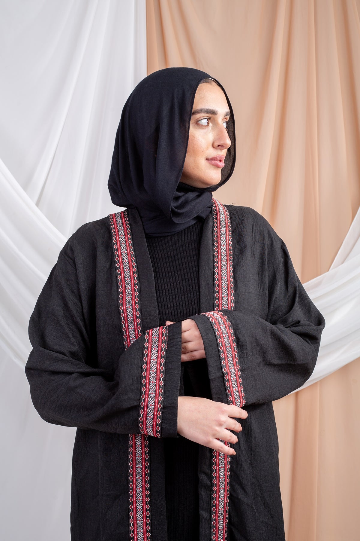 Siwa Kaftan Black is a timeless piece crafted from breathable linen fabric, offering both comfort and sophistication