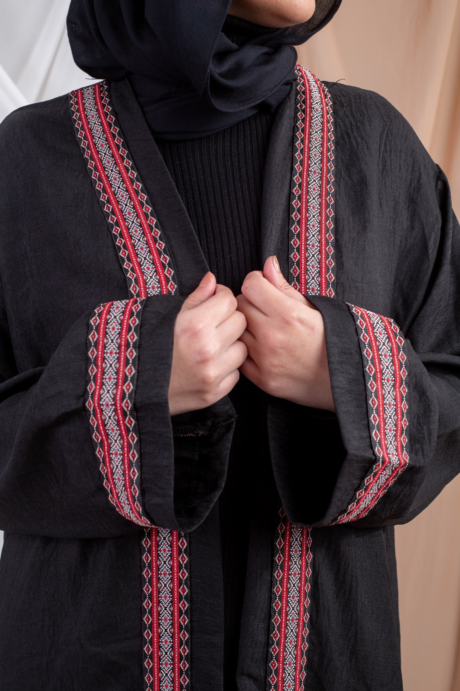 Siwa Kaftan  black 4 is a timeless piece crafted from breathable linen fabric, offering both comfort and sophistication.