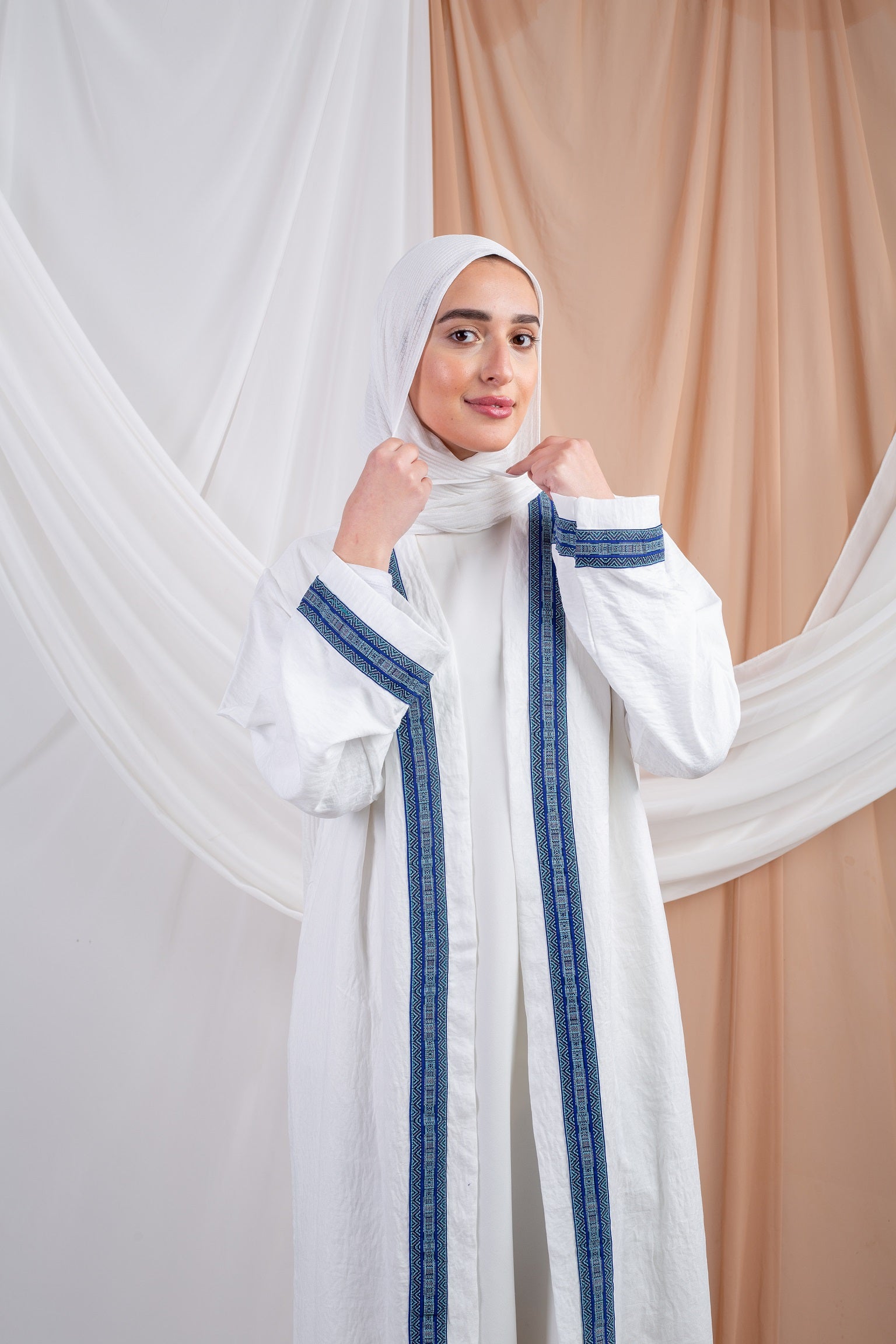 Siwa Kaftan Blue is a timeless piece crafted from breathable linen fabric, offering both comfort and sophistication 3