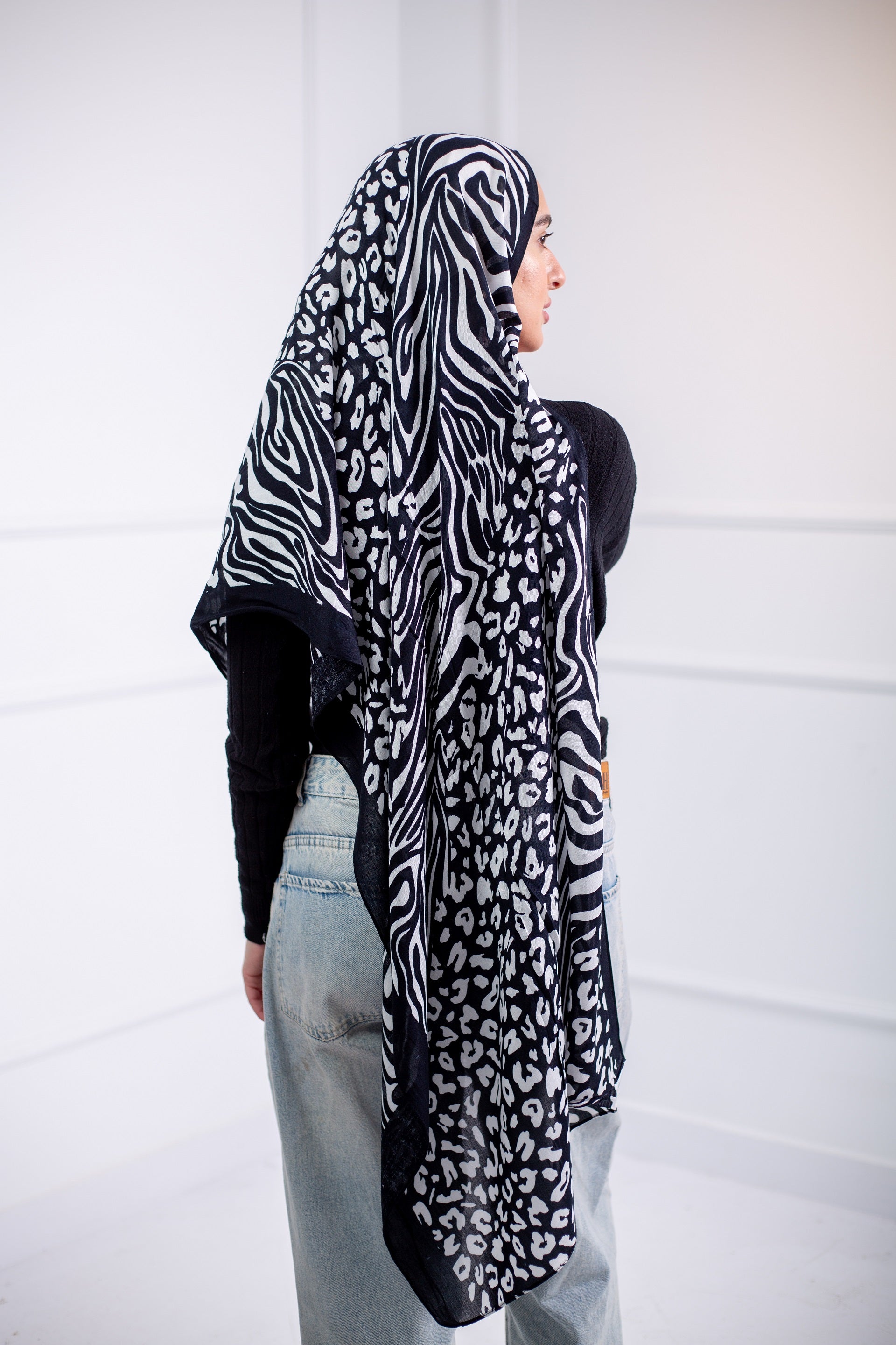 The Printed Cotton Modal Scarf is perfect for all your hangouts, featuring an amazing printed design10
