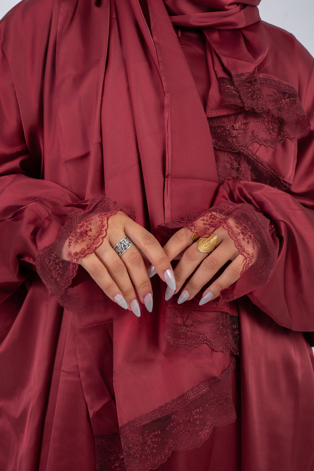 Satin prayer veil Wine Red - long sleeves with lace trim | Velda Store