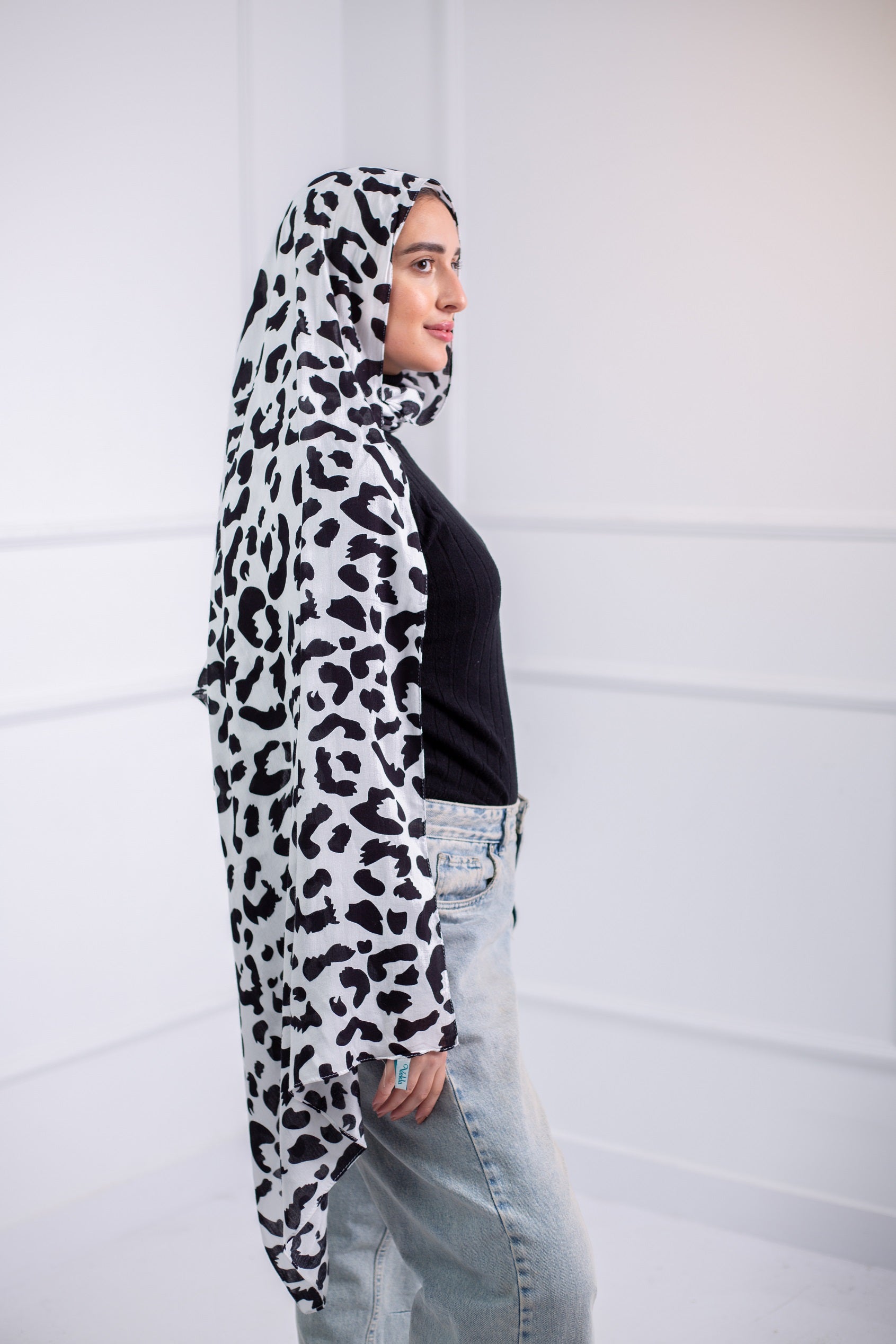 The Printed Cotton Modal Scarf is perfect for all your hangouts, featuring an amazing printed design2